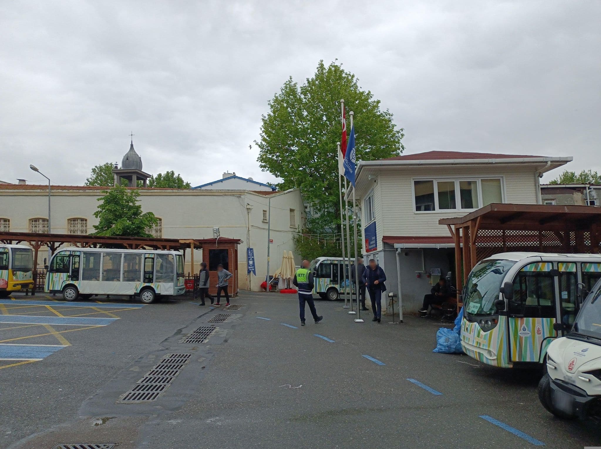 Street view near Kalamariki, Adalar — © deleted_user (CC BY-SA · Mapillary)