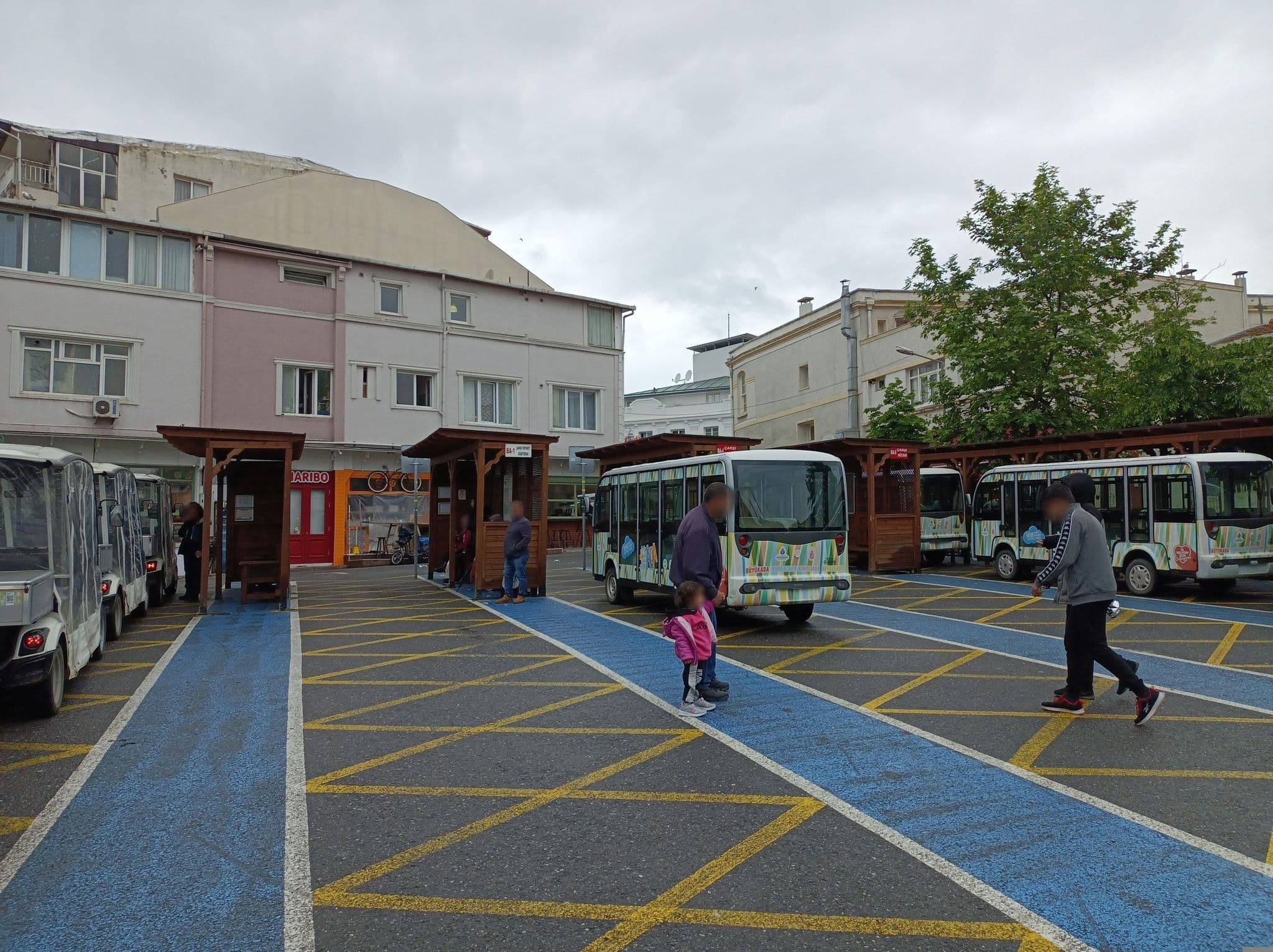 Street view near otel kalamari2, Adalar — © deleted_user (CC BY-SA · Mapillary)