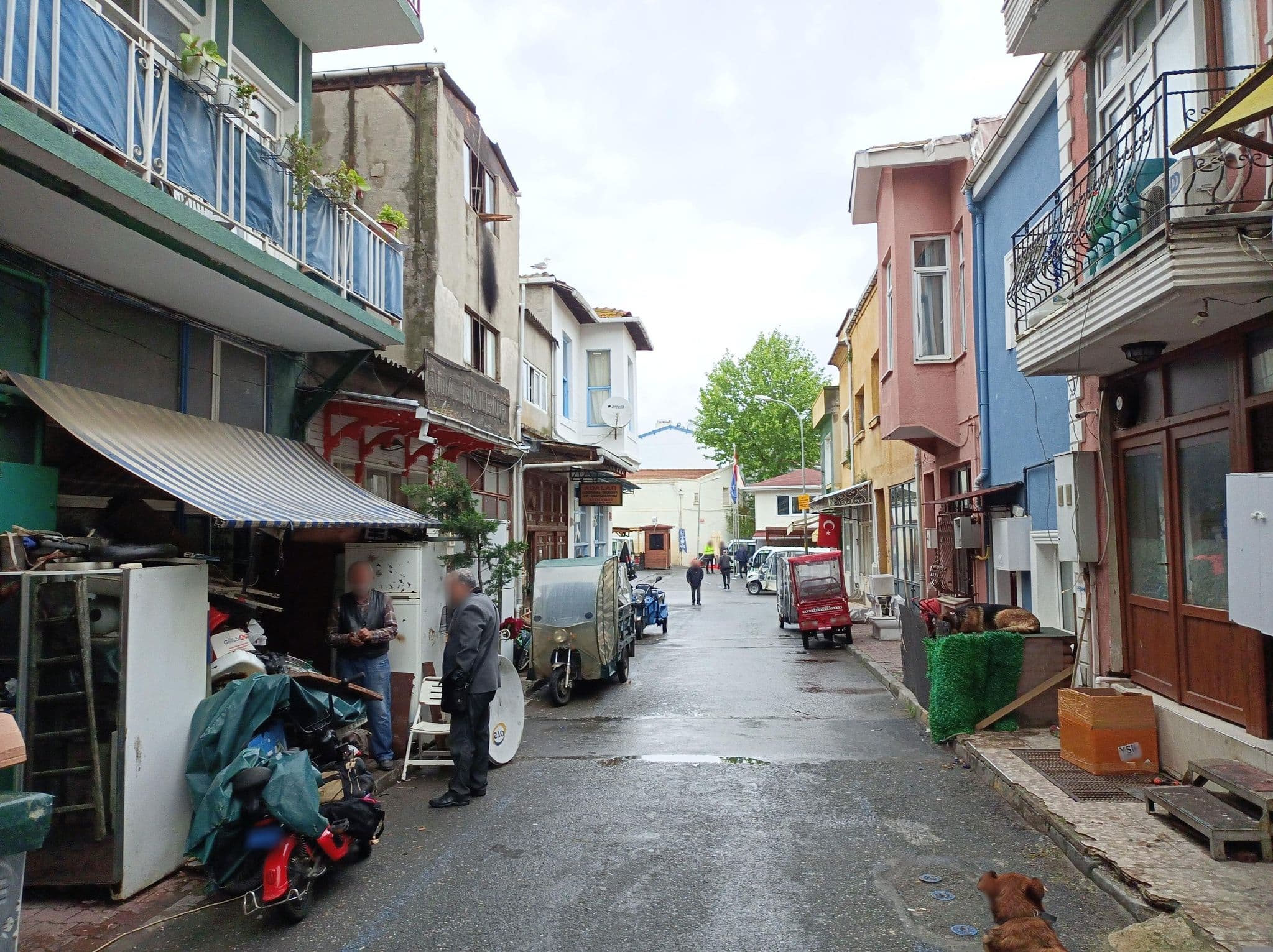 Street view near Mini Prens Butik Otel, Adalar — © deleted_user (CC BY-SA · Mapillary)