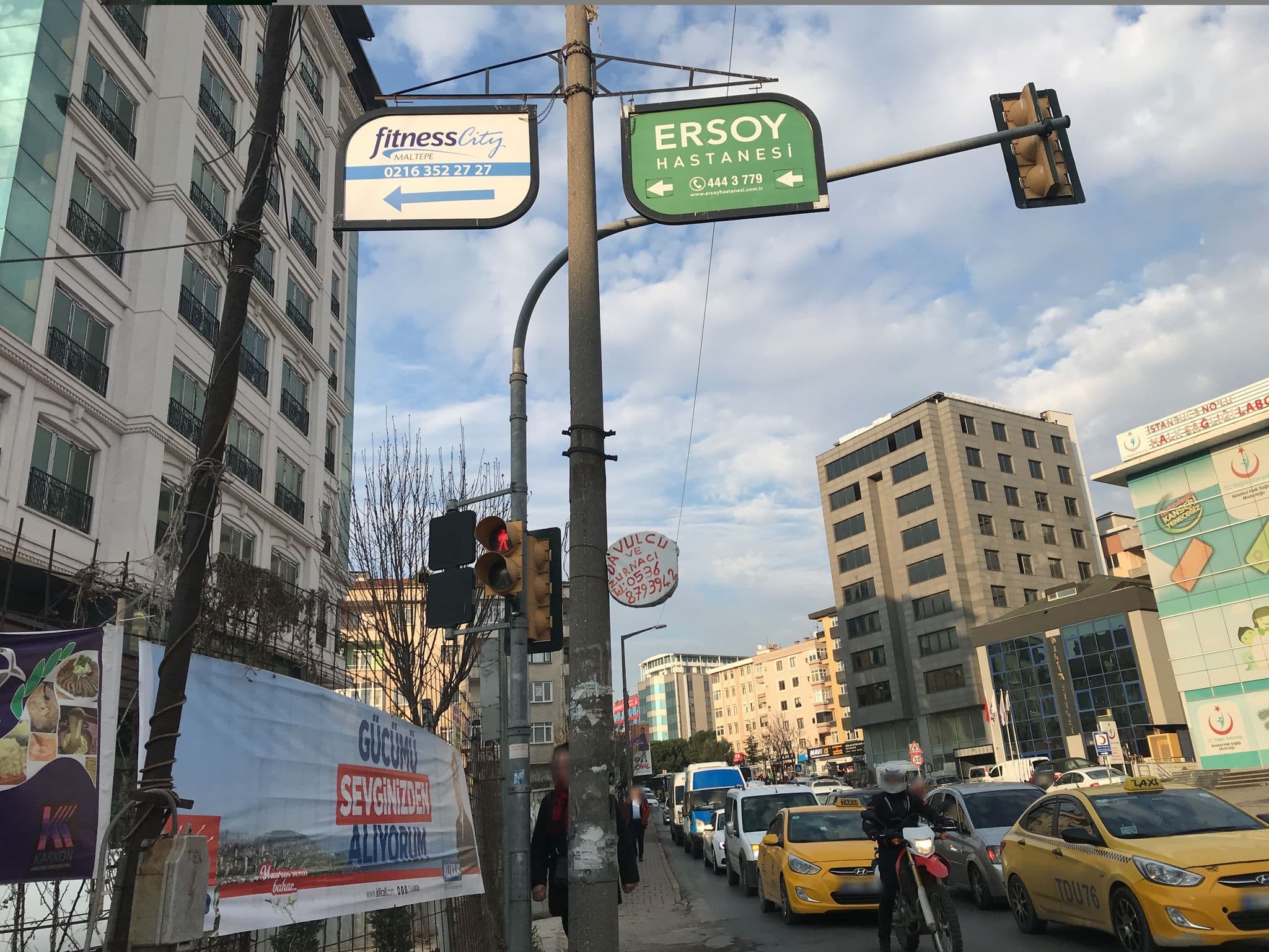 Street view near Tryp By Wyndham İstanbul Maltepe, Maltepe — © hderinoz (CC BY-SA · Mapillary)