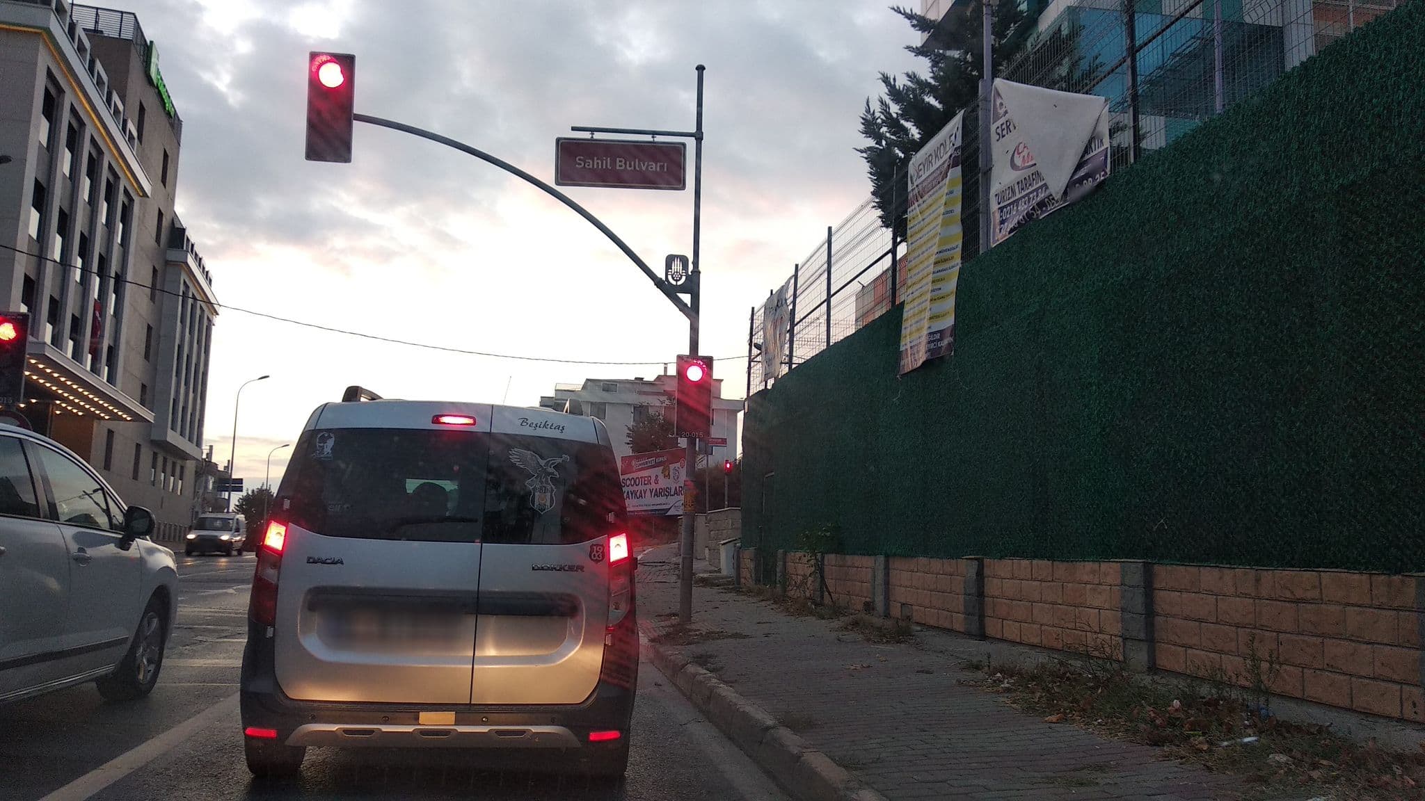 Street view near The Port Güzelyalı Otel, Sultanbeyli — © boracasli (CC BY-SA · Mapillary)
