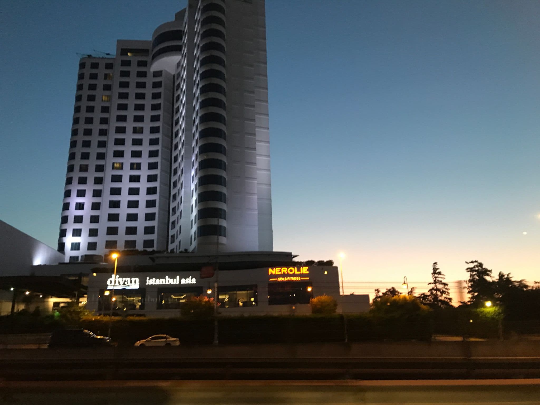 Street view near Kervan Otel - Pendik, Sultanbeyli — © hderinoz (CC BY-SA · Mapillary)