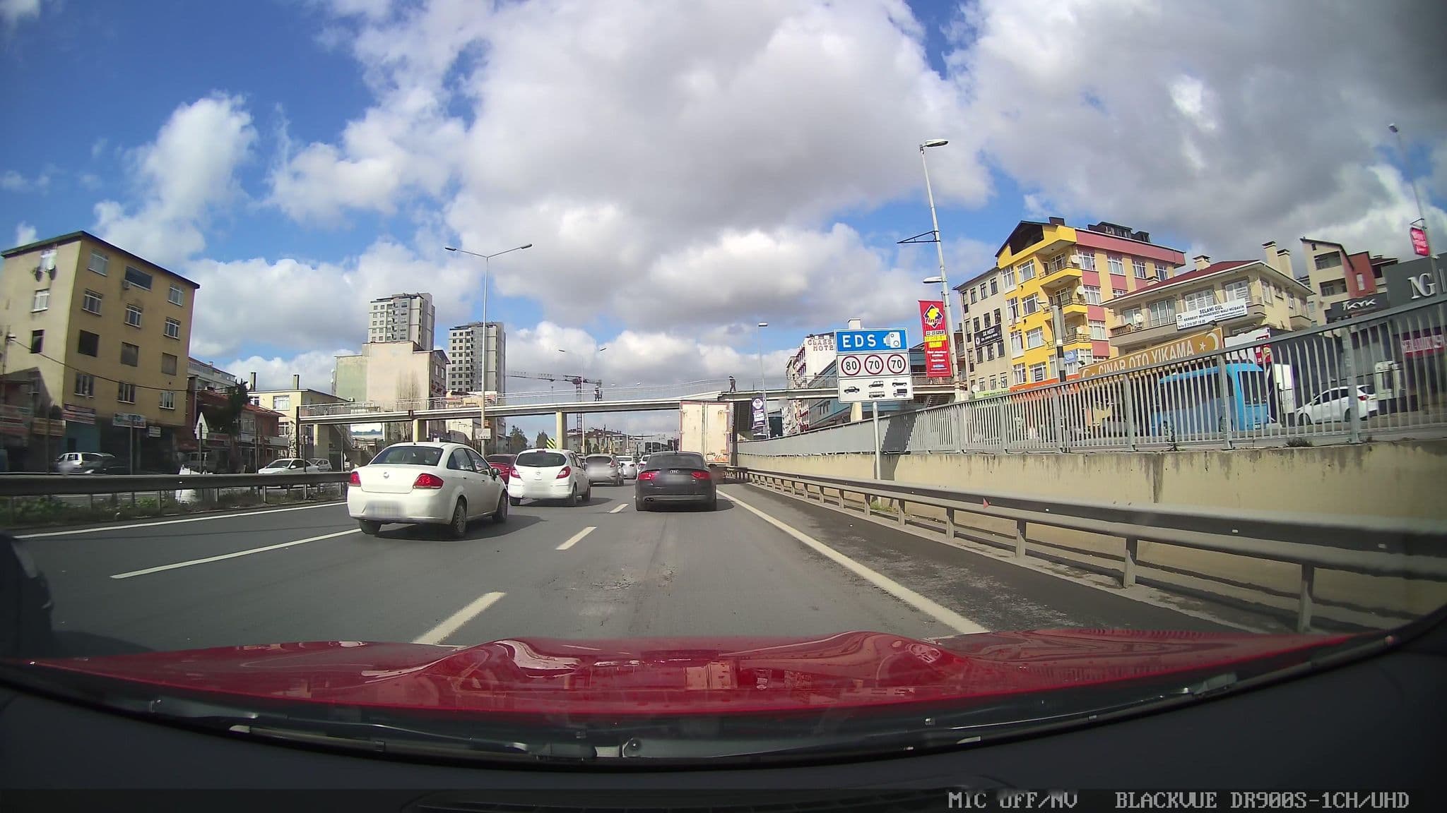 Street view near Kervan Hotel, Sultanbeyli — © ademturkmen (CC BY-SA · Mapillary)
