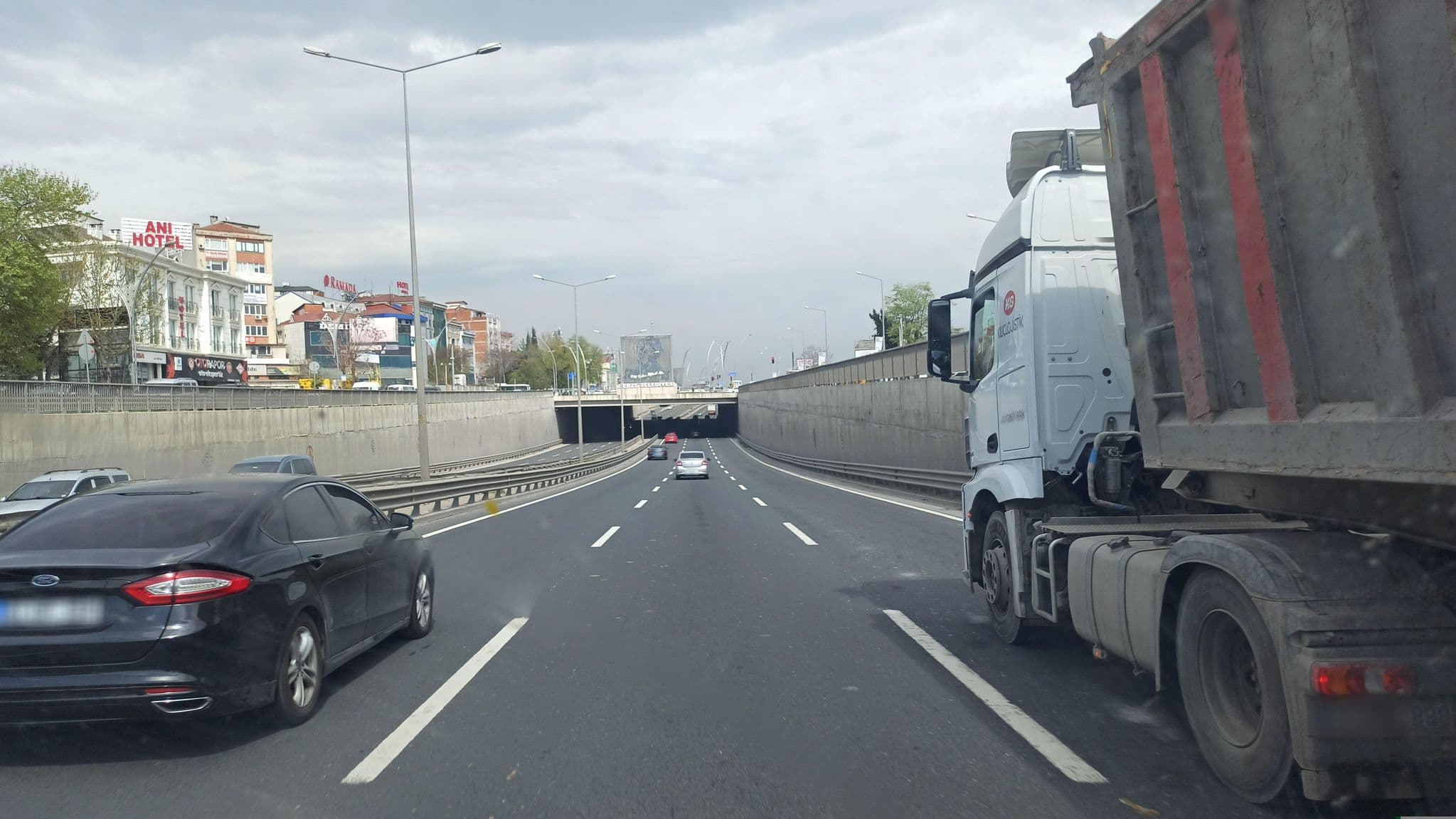 Street view near Lovens Hotel, Gebze — © justamap (CC BY-SA · Mapillary)