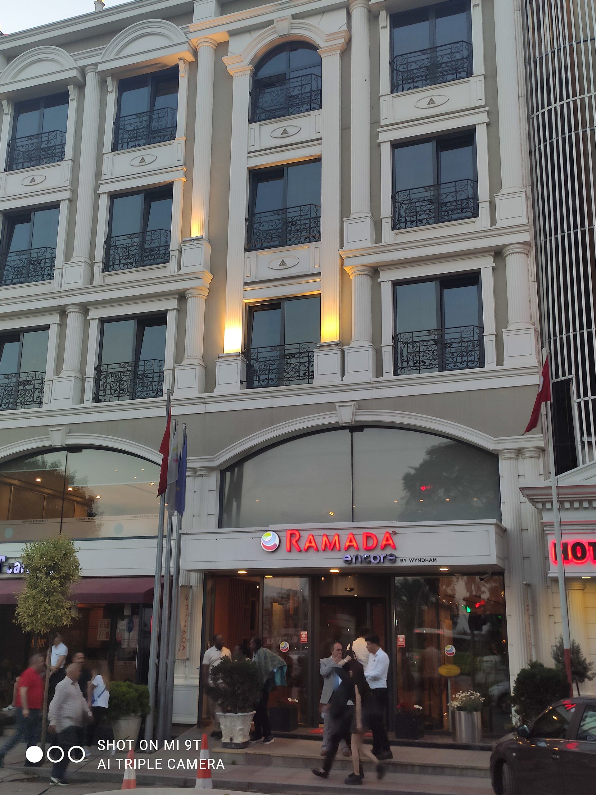 Ramada Encore Gebze (via Wikimedia Commons, CC BY-SA 4.0)