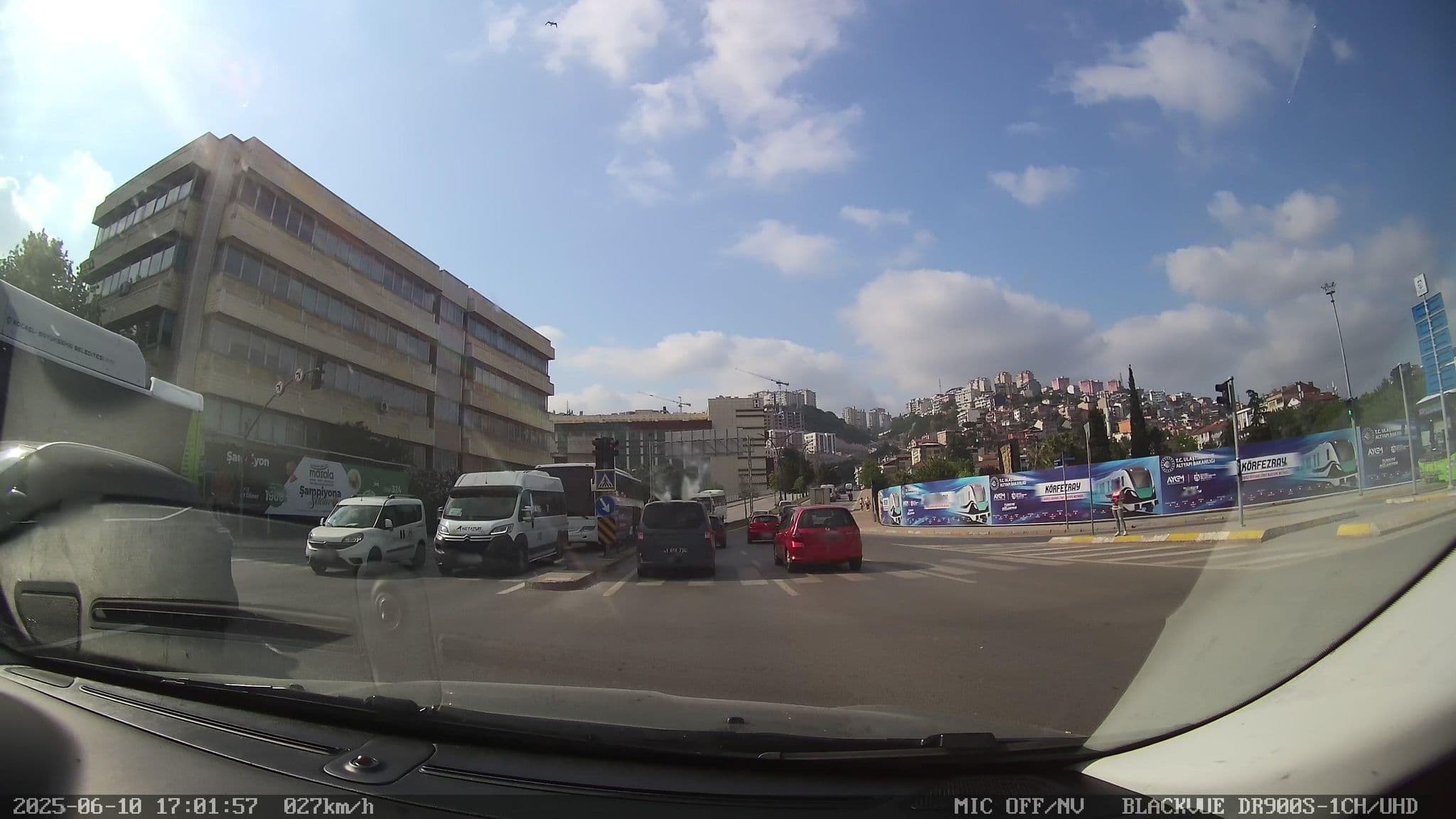 Street view near Yuruşyolu, İzmit — © Zafer (CC BY-SA · Mapillary)