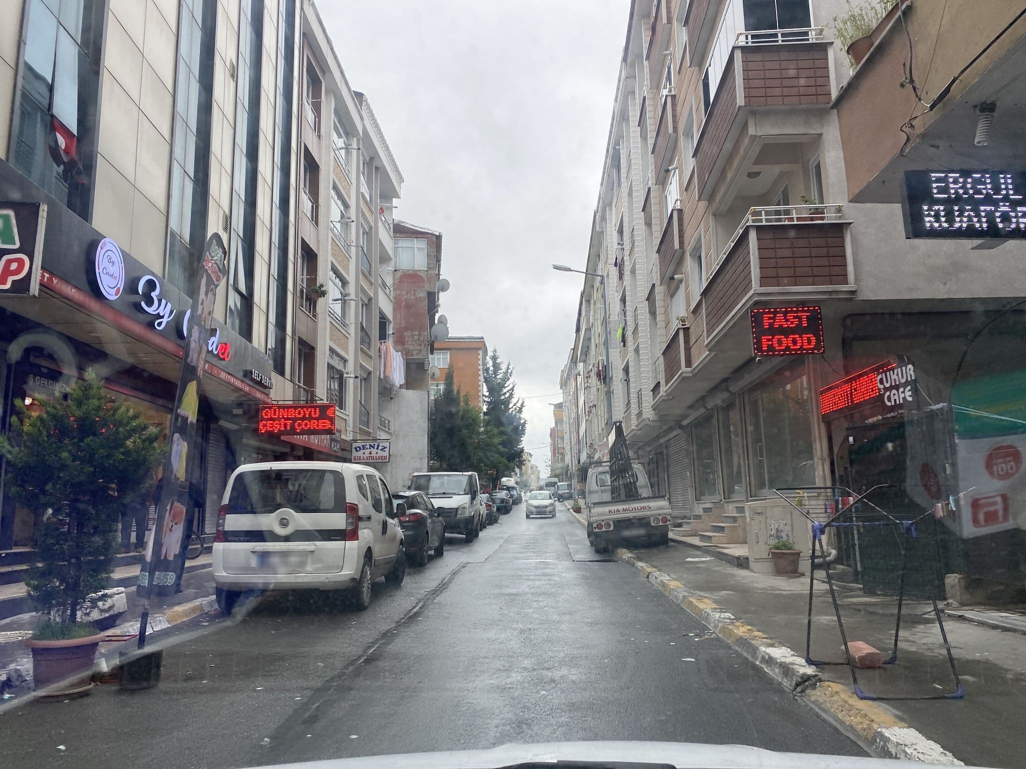 Street view near Huzur, Esenyurt — © ozenharun (CC BY-SA · Mapillary)