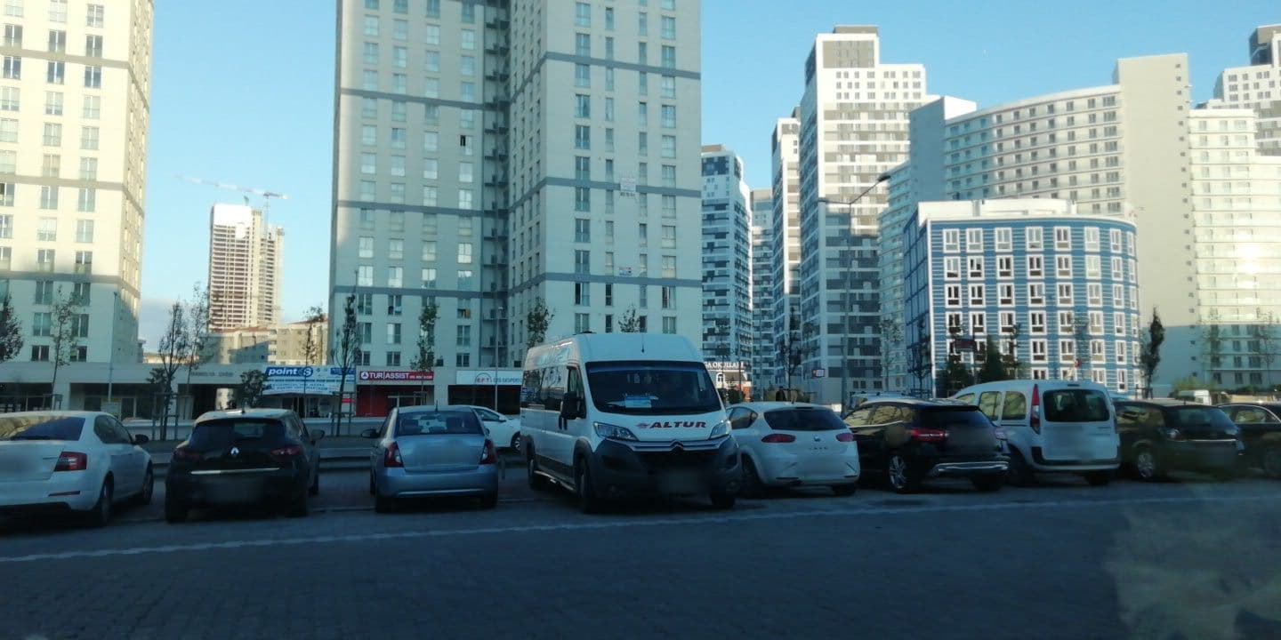 Street view near Özyurtlar A5 Suites 0546 292 5353, Büyükçekmece — © okansafak (CC BY-SA · Mapillary)