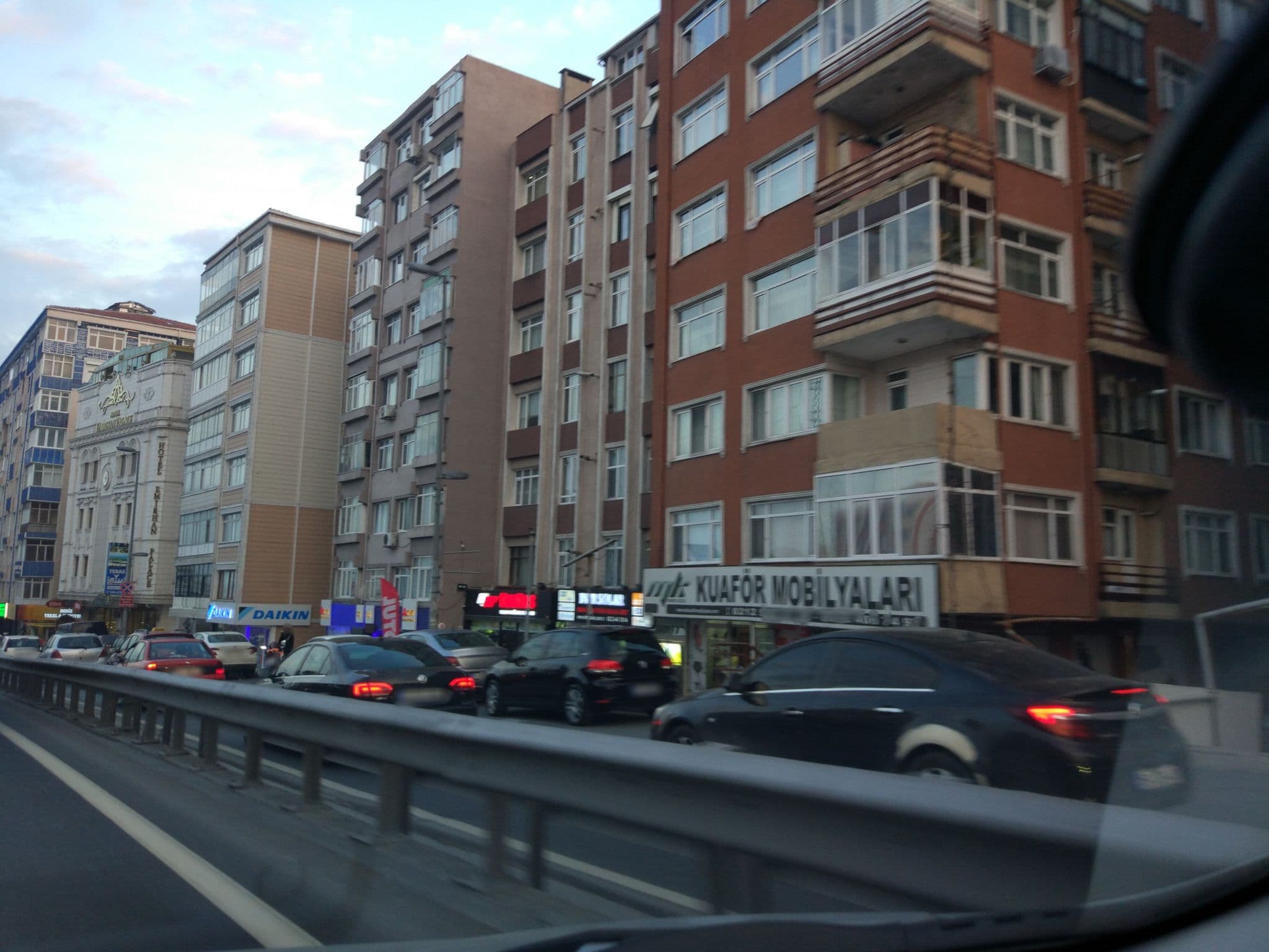 Street view near oAsPALACE, Küçükçekmece — © okansafak (CC BY-SA · Mapillary)