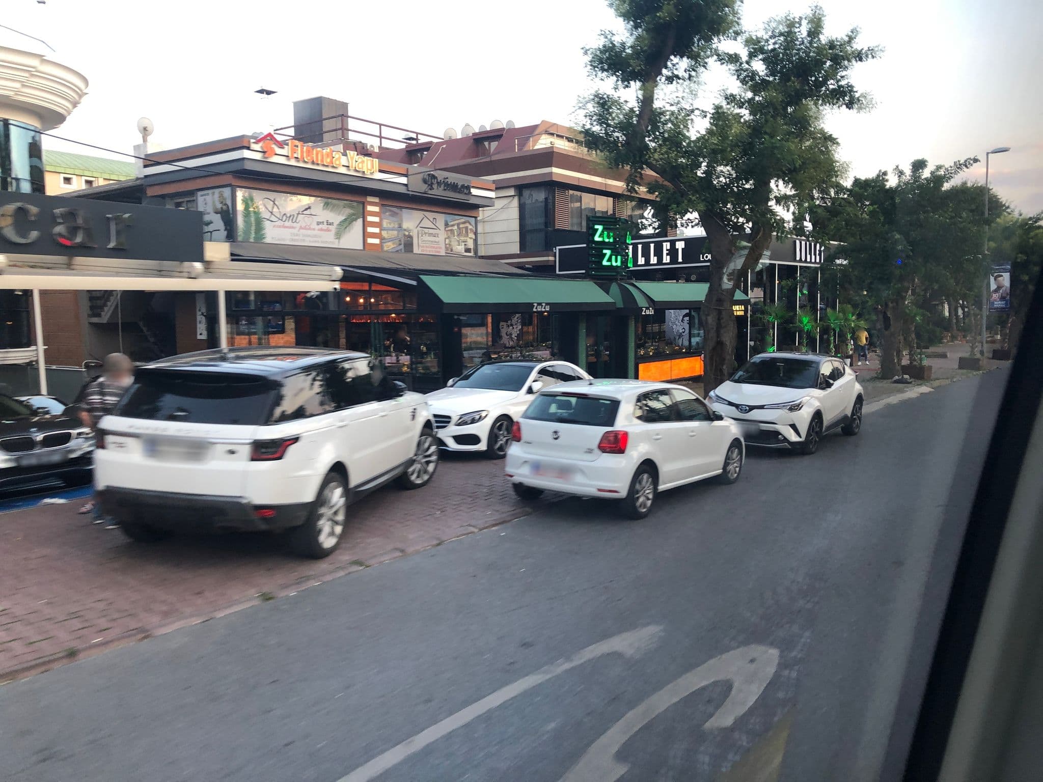 Street view near Florya House Hotel, Küçükçekmece — © dilancelik (CC BY-SA · Mapillary)