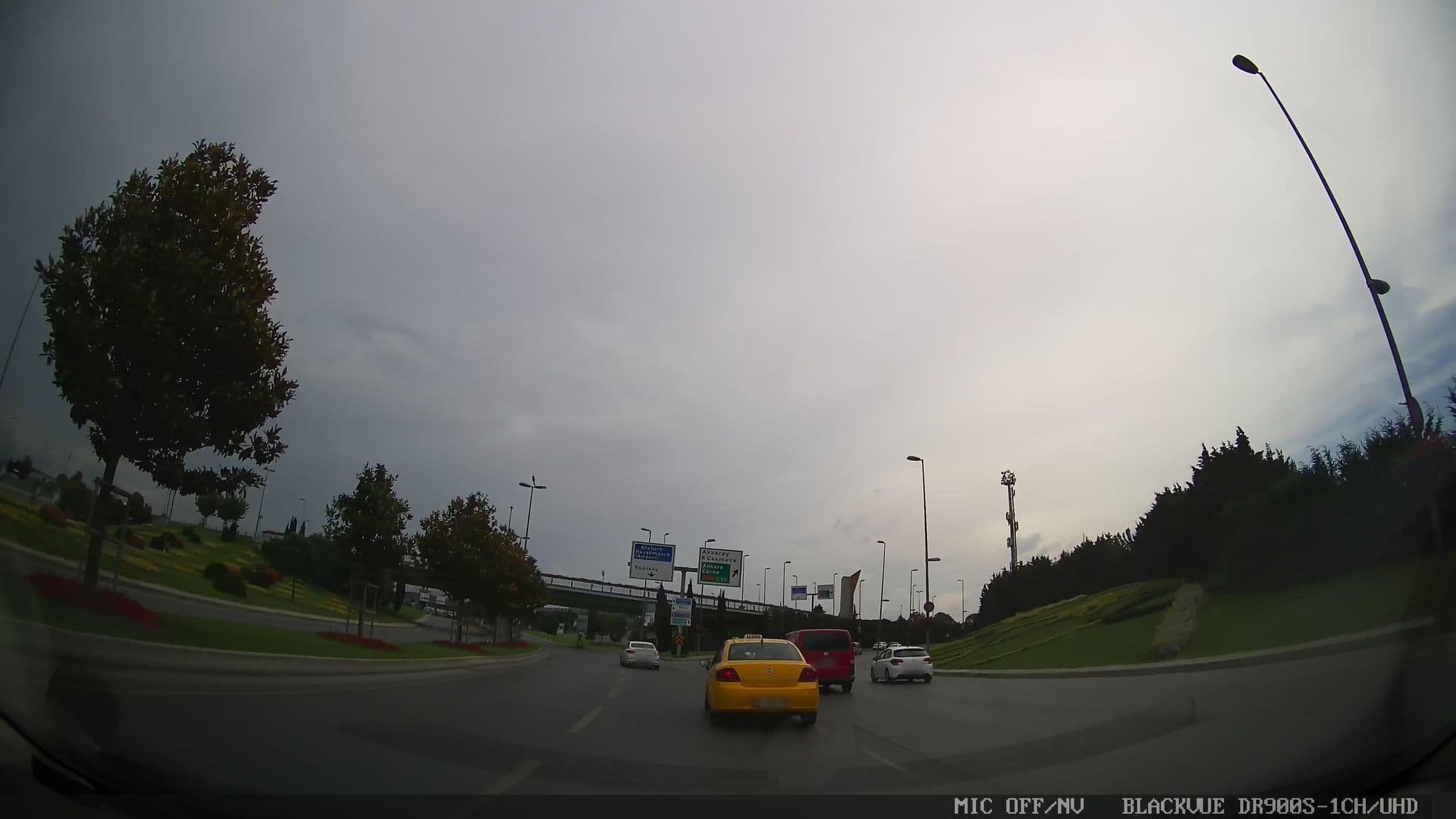 Street view near Vuni Palace Swimming Pool, Bahçelievler — © asturksever (CC BY-SA · Mapillary)