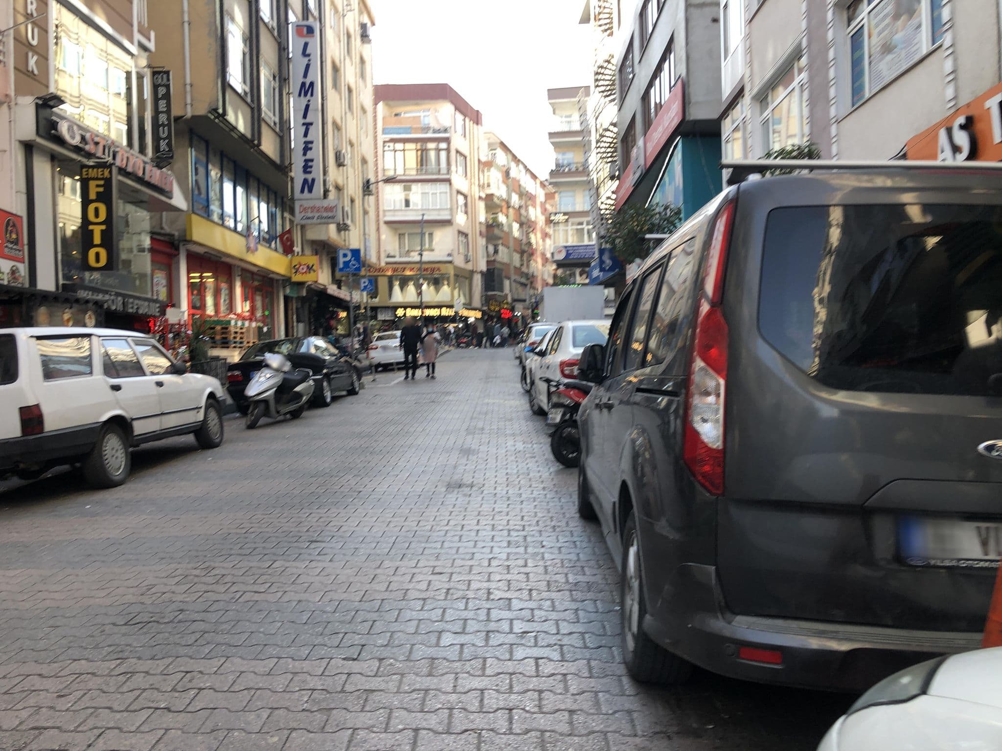 Street view near moon suit otel, Bahçelievler — © ilaydaposat (CC BY-SA · Mapillary)