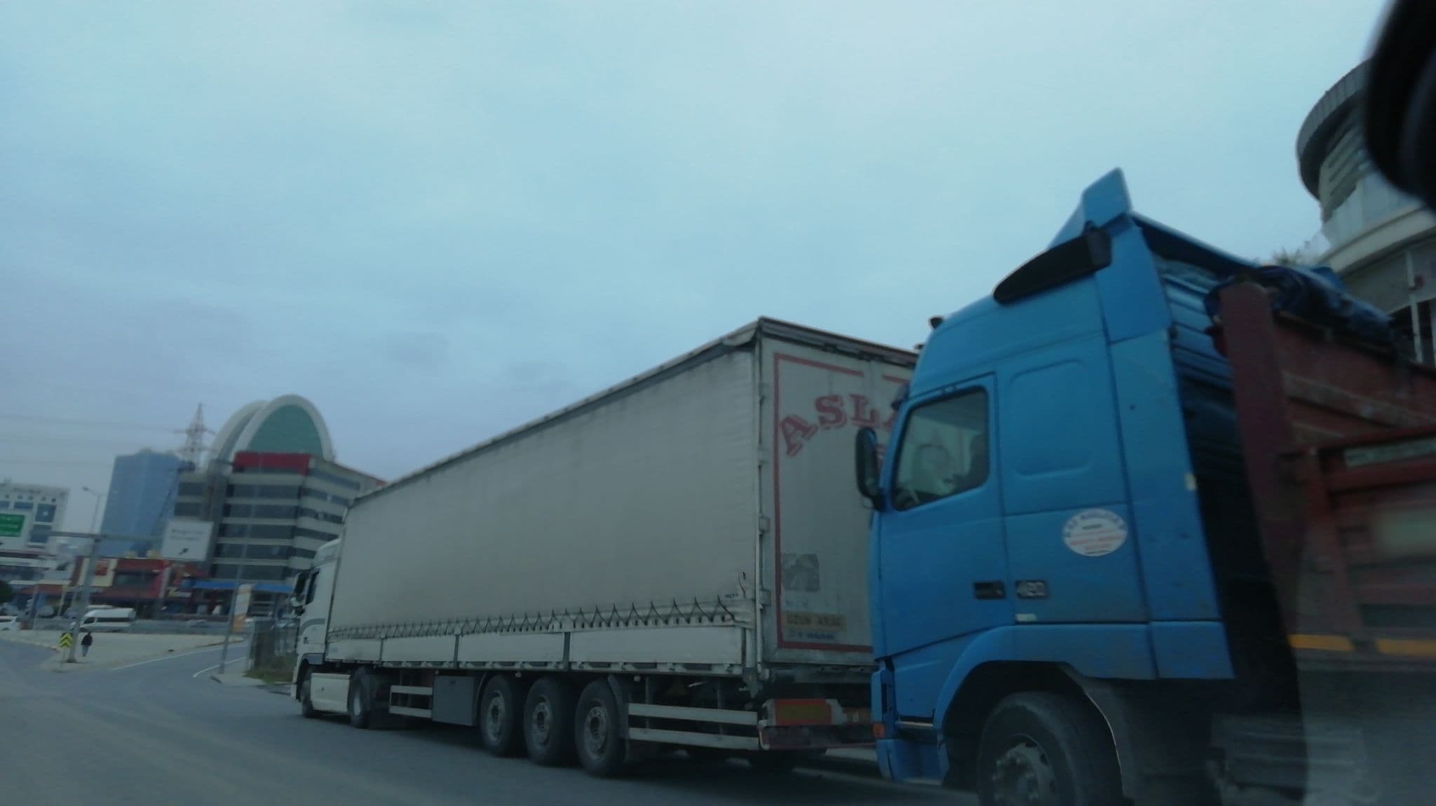 Street view near Istanbul, Bağcılar — © okansafak (CC BY-SA · Mapillary)
