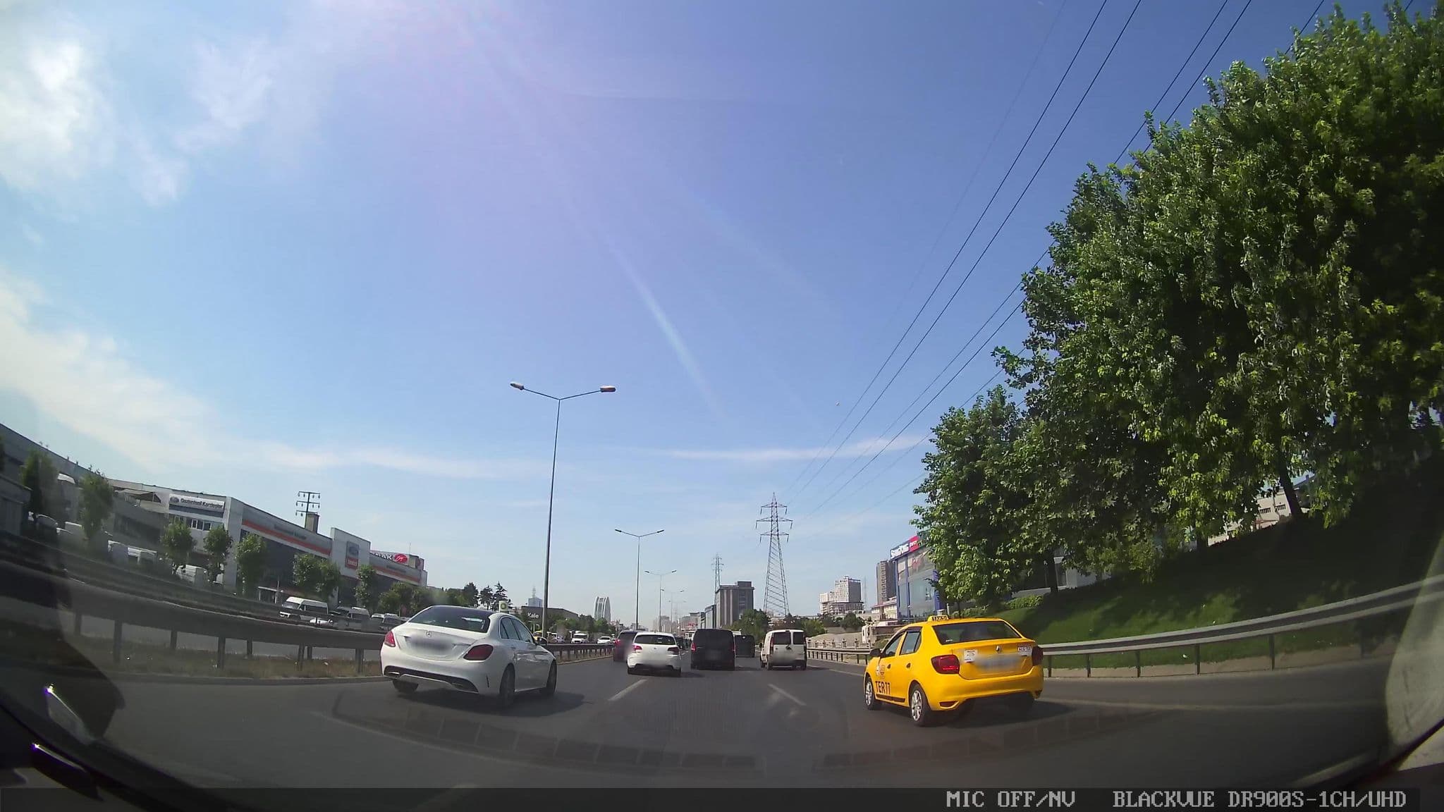 Street view near G Plus Divan Otel, Bahçelievler — © asturksever (CC BY-SA · Mapillary)