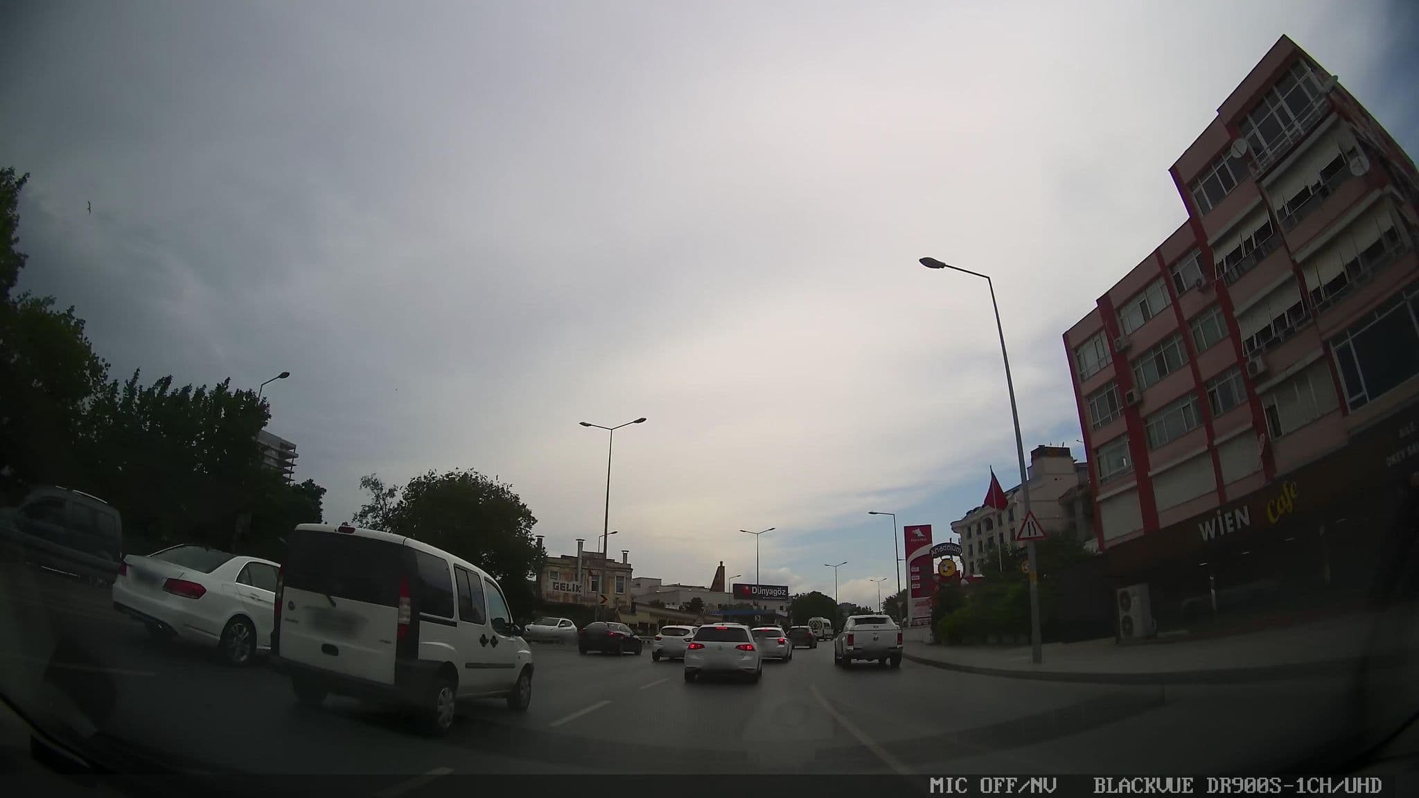 Street view near LeMarde Otel, Zeytinburnu — © asturksever (CC BY-SA · Mapillary)