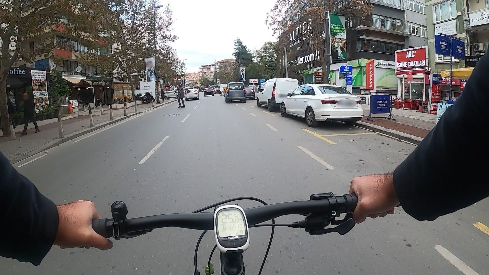 Street view near Bakırköy Hilton, Bahçelievler — © Eray_ozturk (CC BY-SA · Mapillary)