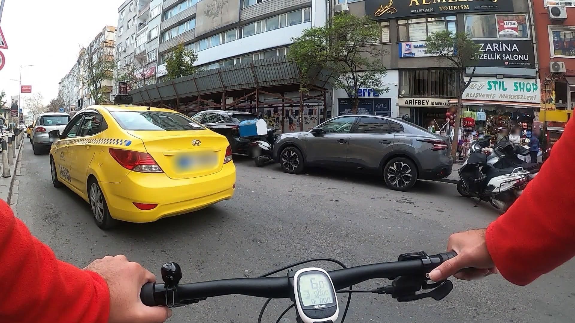 Street view near Blue Regency Hotel, Zeytinburnu — © Eray_ozturk (CC BY-SA · Mapillary)