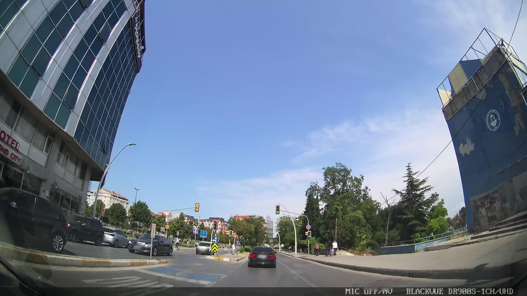 Street view near Diamond City Hotel, Zeytinburnu — © azadezey (CC BY-SA · Mapillary)