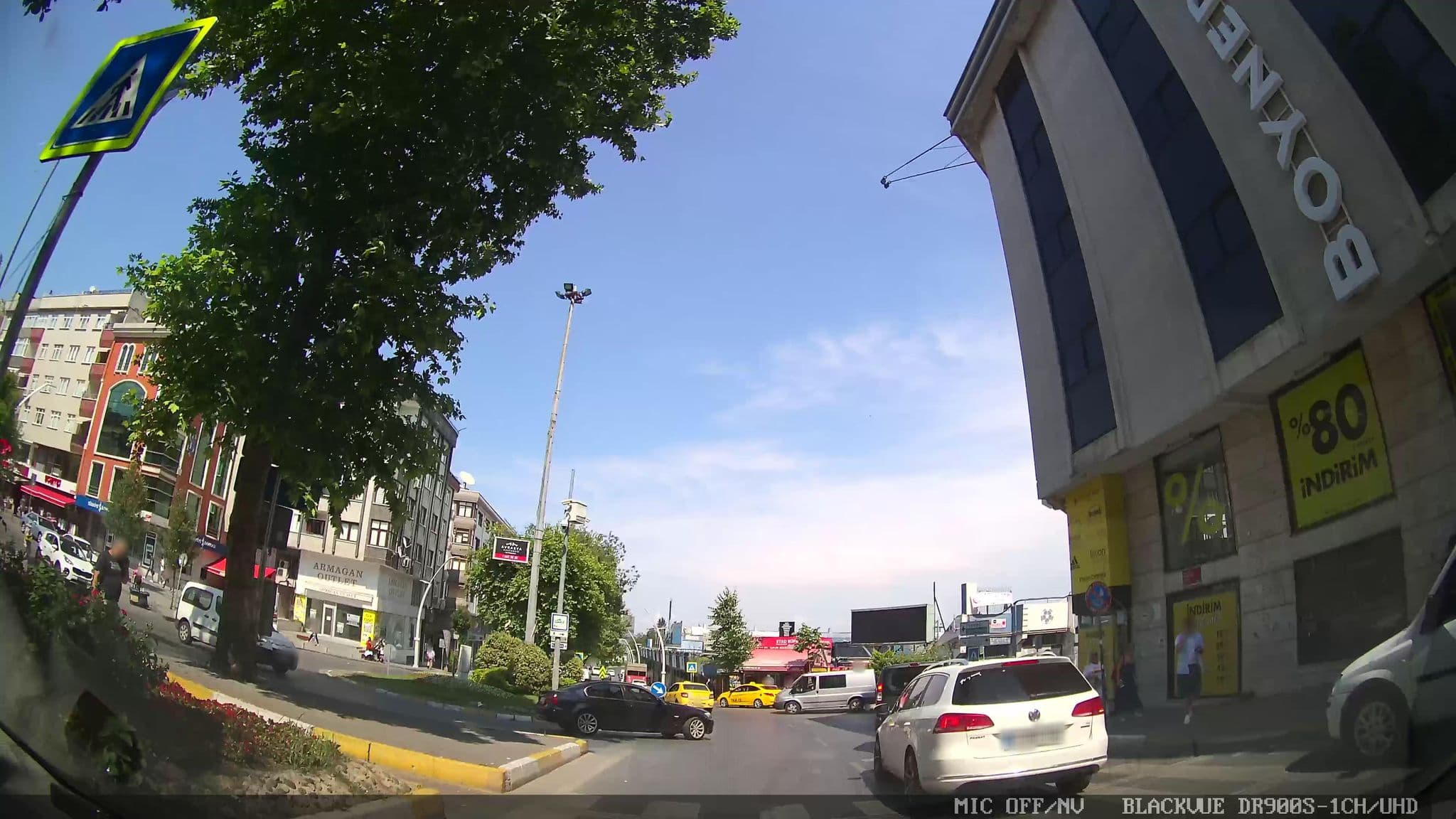 Street view near Stad Pansiyon Otel, Zeytinburnu — © azadezey (CC BY-SA · Mapillary)