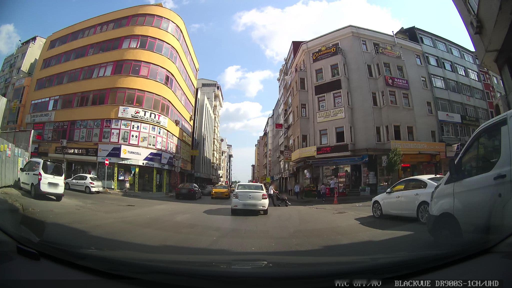 Street view near orze hotel, Istanbul — © asturksever (CC BY-SA · Mapillary)