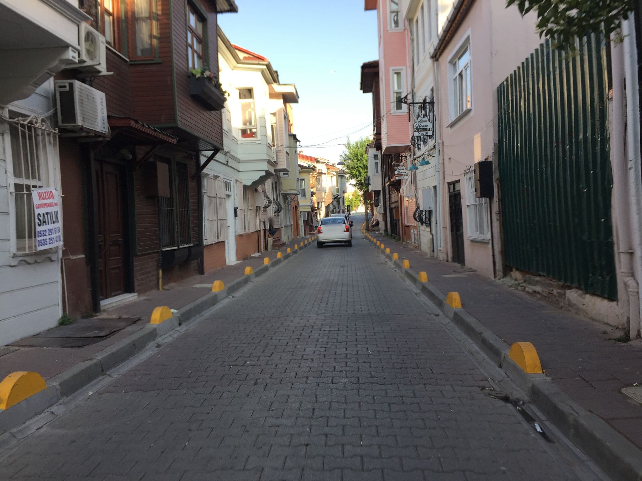 Street view near Pembe Apart Hotel, Sultanahmet — © sessiznotalar (CC BY-SA · Mapillary)