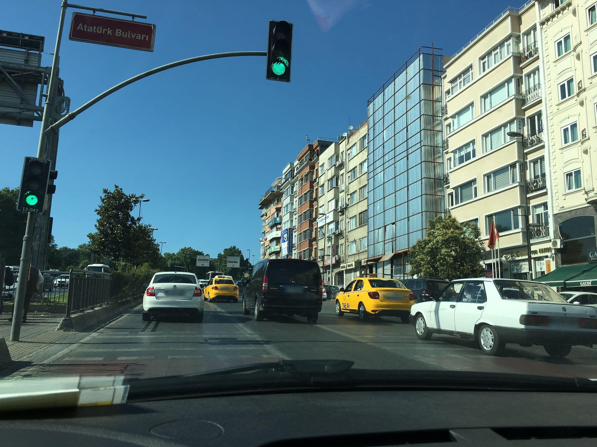 Street view near hotel bulvar palas lobby, Istanbul — © myusufuyan (CC BY-SA · Mapillary)
