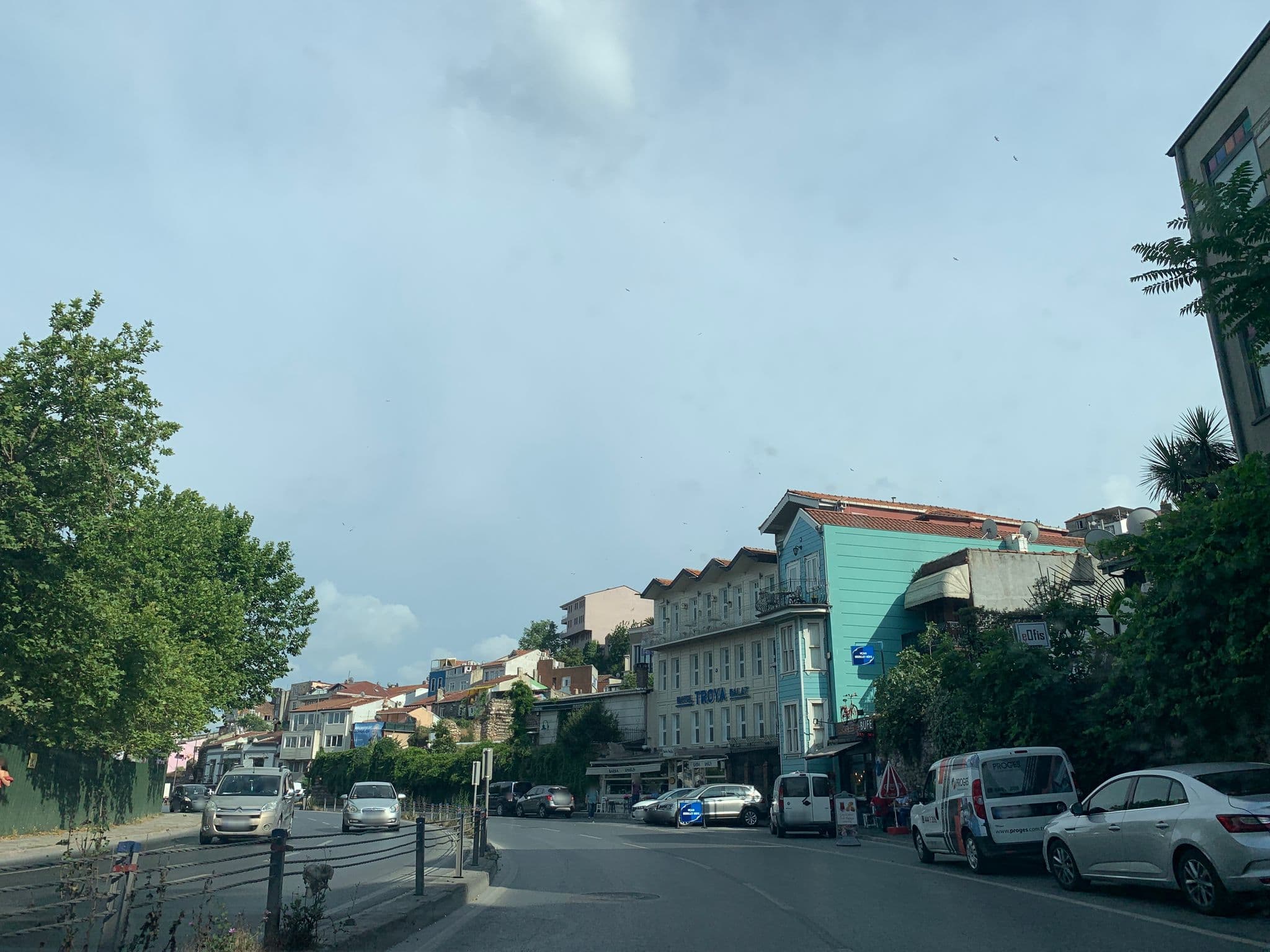 Street view near Sultan Suits Goldenhorn, Fatih — © cihan10 (CC BY-SA · Mapillary)