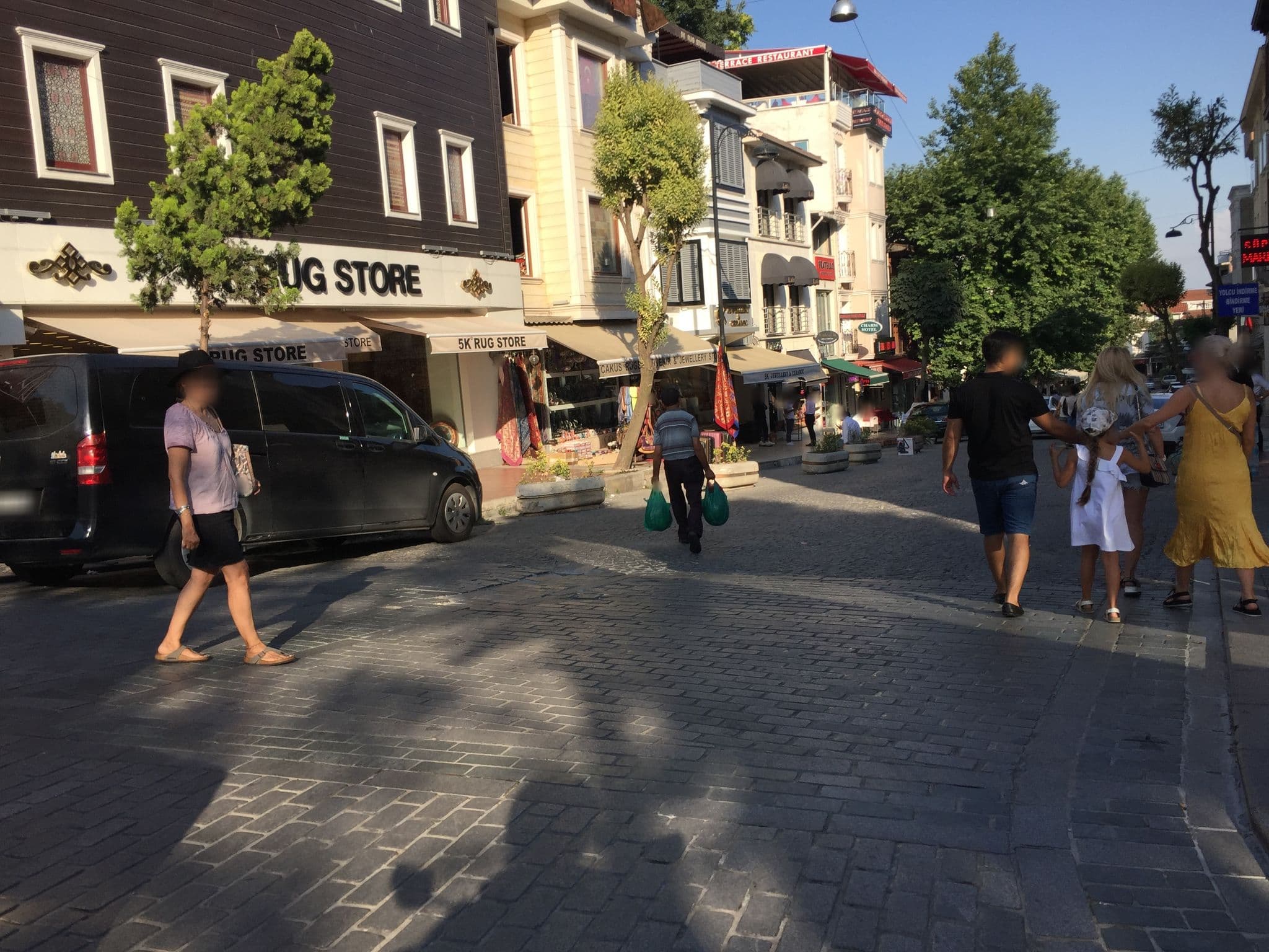 Street view near Ararat Hotel, Sultanahmet — © sessiznotalar (CC BY-SA · Mapillary)