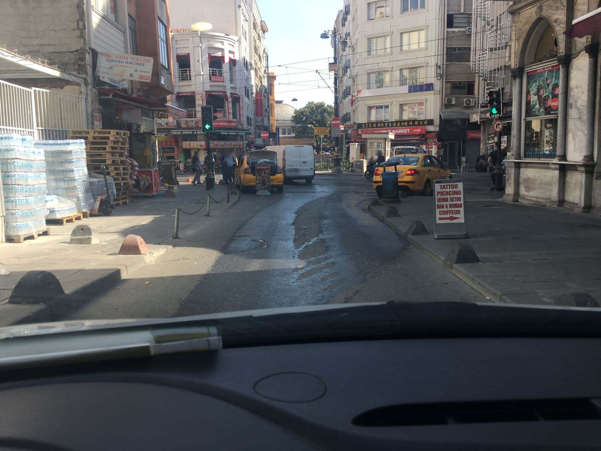 Street view near Viva Hotel, Eminönü — © myusufuyan (CC BY-SA · Mapillary)
