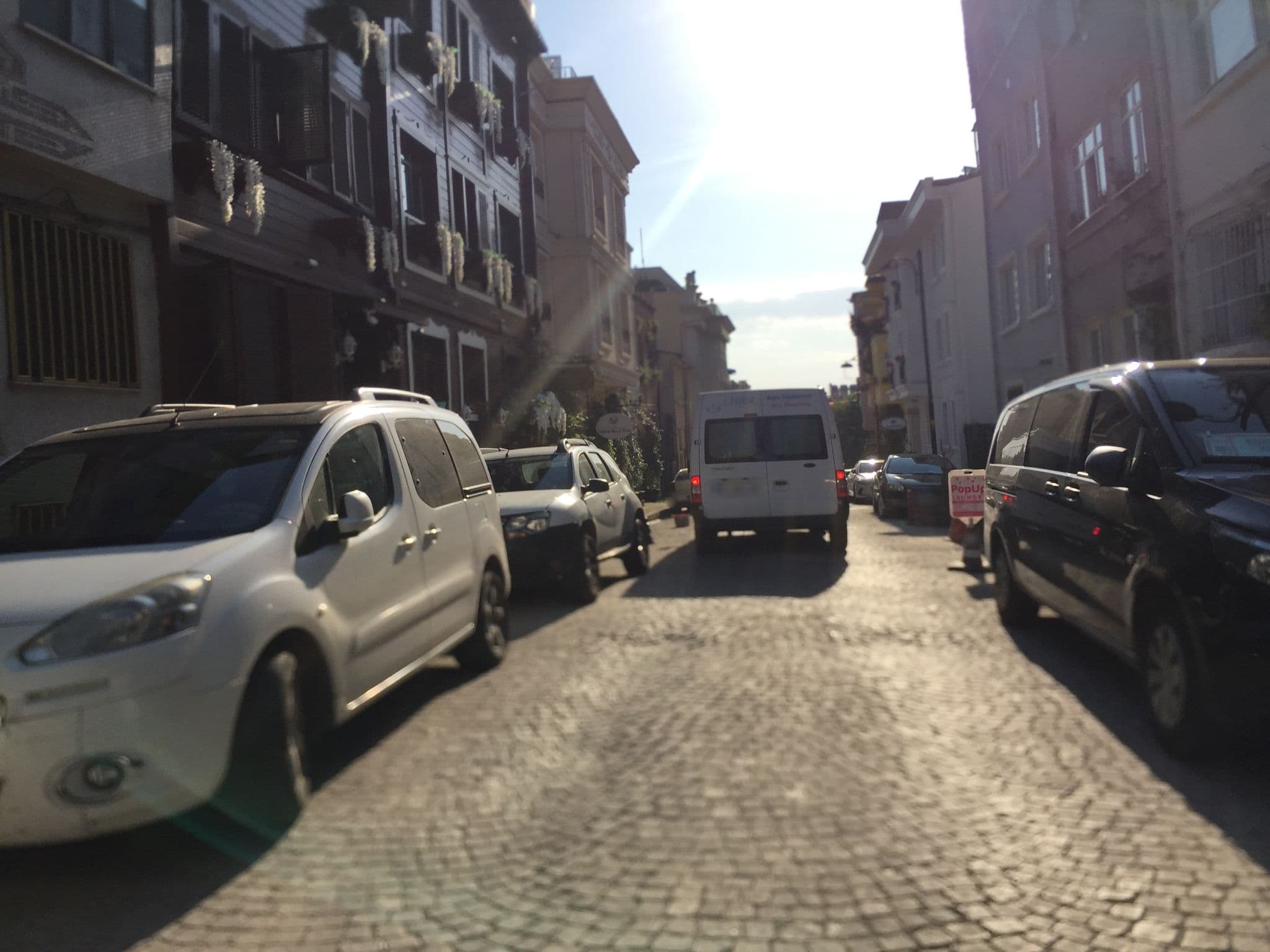 Street view near Asmali Hotel Istanbul - Oldcity Sultanahmet, Sultanahmet — © sessiznotalar (CC BY-SA · Mapillary)