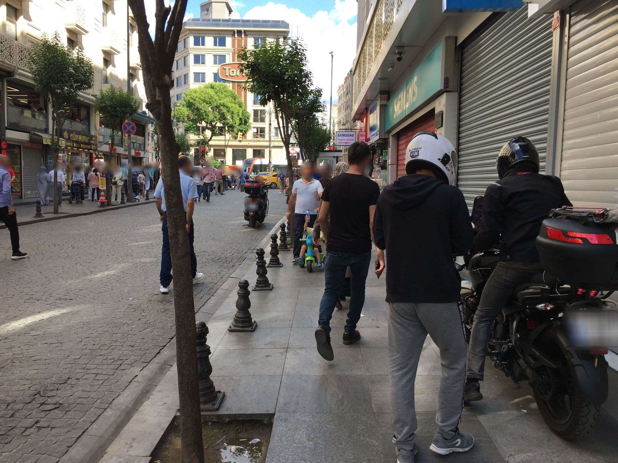 Street view near Empire Suite Hotel, Eminönü — © sessiznotalar (CC BY-SA · Mapillary)