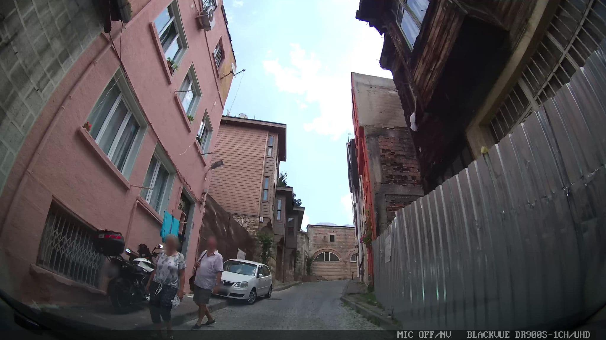 Street view near Şâhî Divan, Sultanahmet — © asturksever (CC BY-SA · Mapillary)