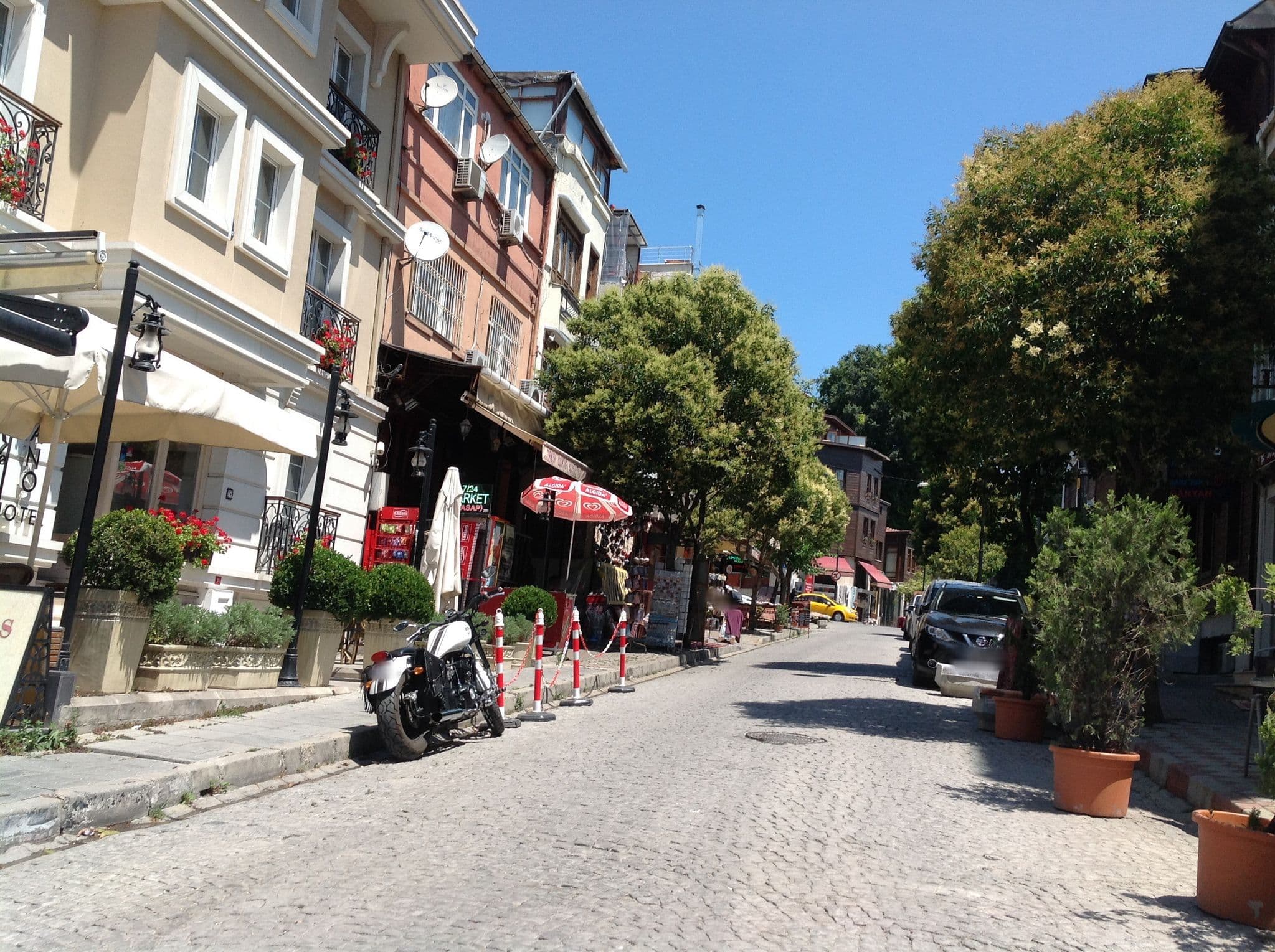 Street view near Lamp Guesthouse Hotel, Sultanahmet — © omarsansi (CC BY-SA · Mapillary)