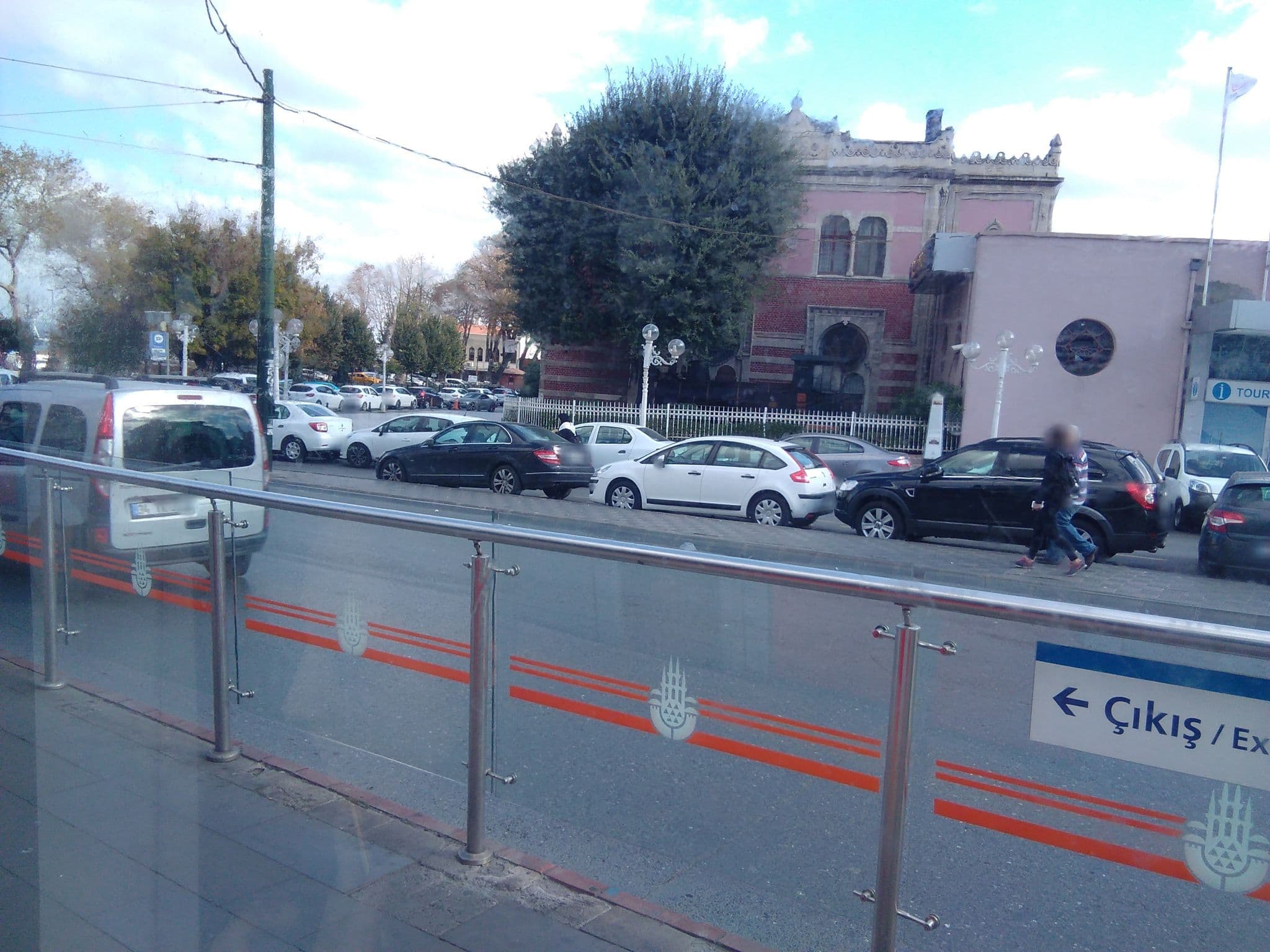 Street view near Diamond Royal Hotel, Eminönü — © az09 (CC BY-SA · Mapillary)