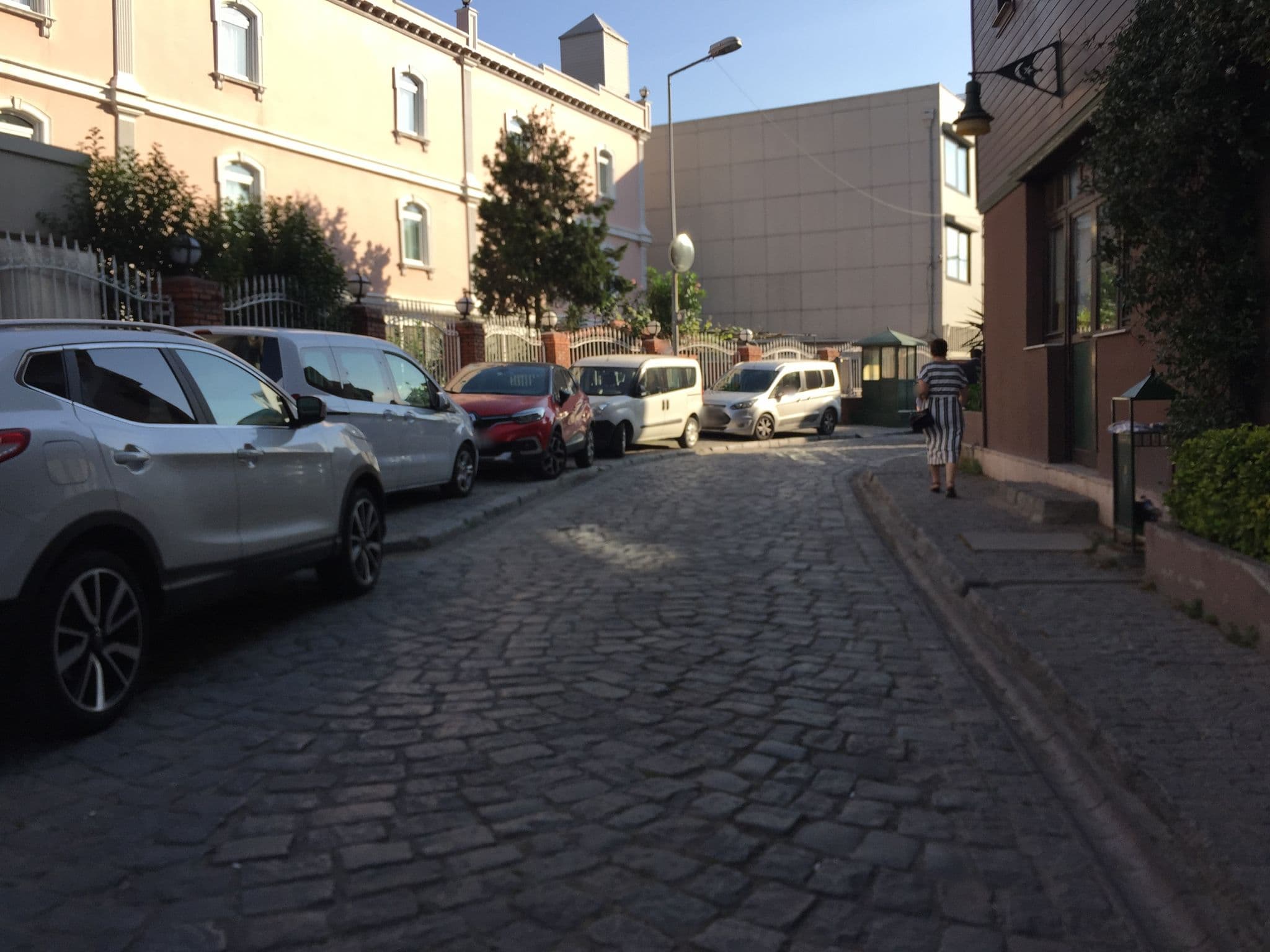 Street view near Armada Hotel Aparts, Sultanahmet — © sessiznotalar (CC BY-SA · Mapillary)