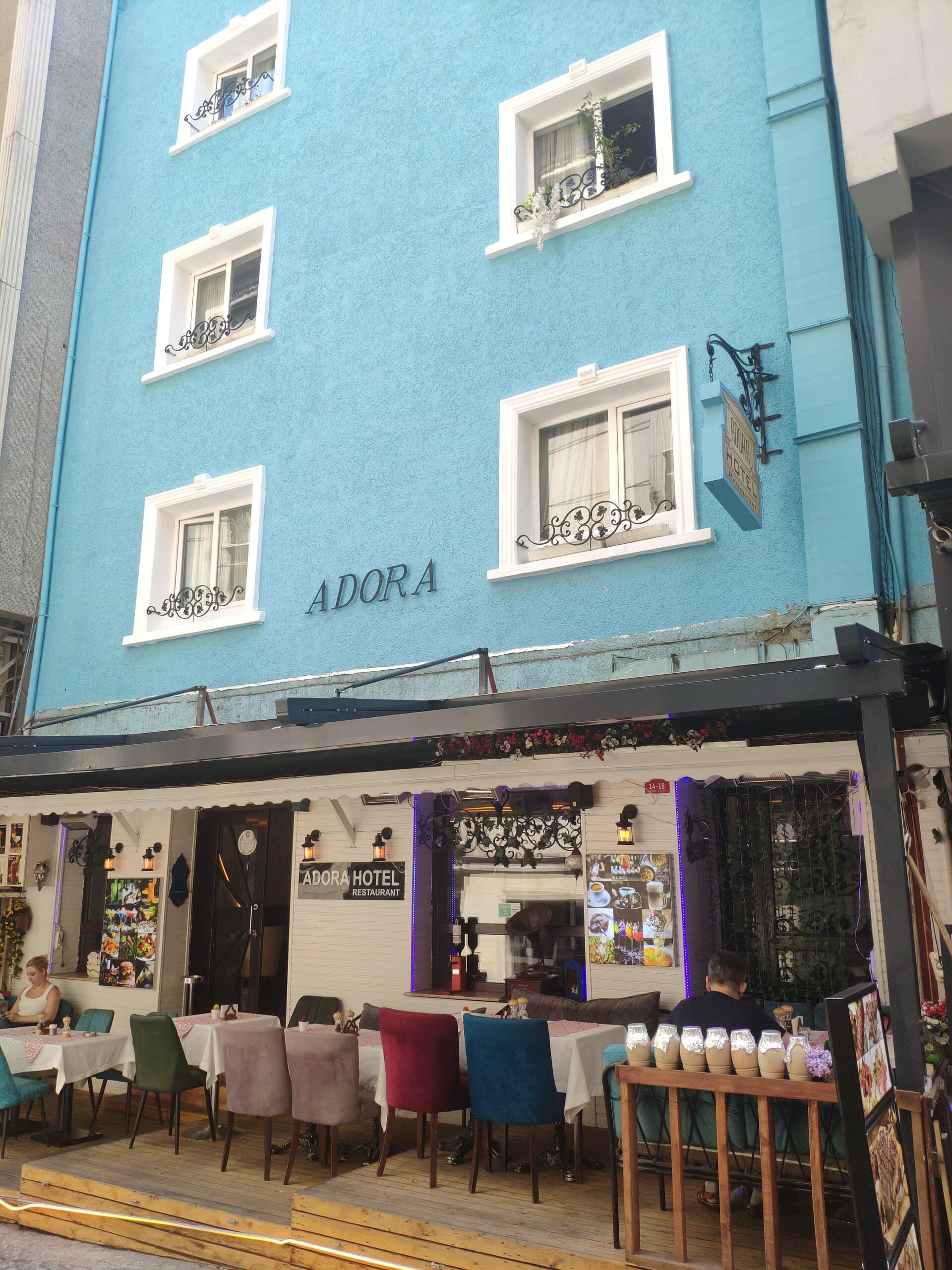 Adora Hotel (via Wikimedia Commons, CC BY-SA 4.0)
