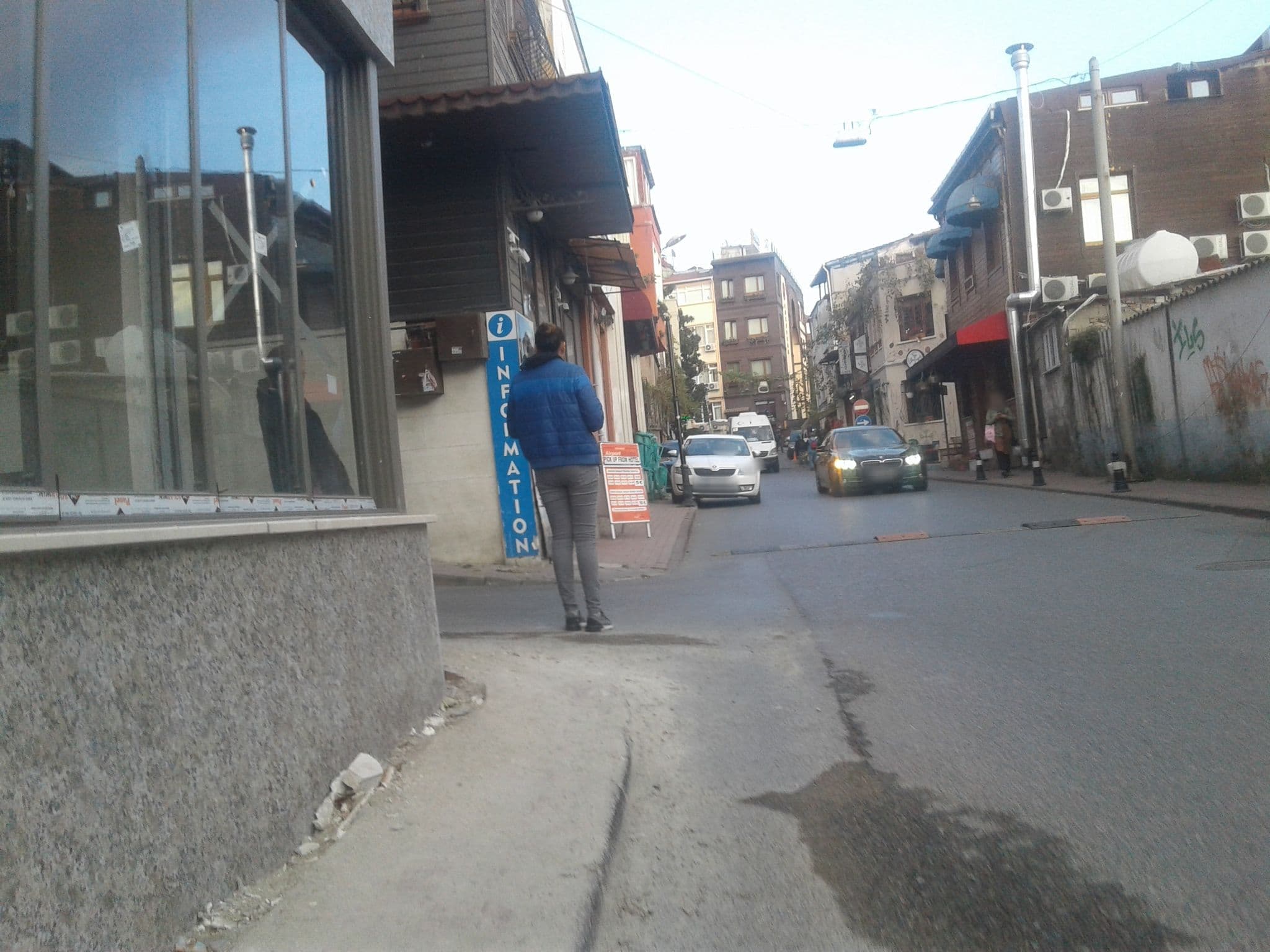 Street view near Emir Hotel, Sultanahmet — © hemengul (CC BY-SA · Mapillary)