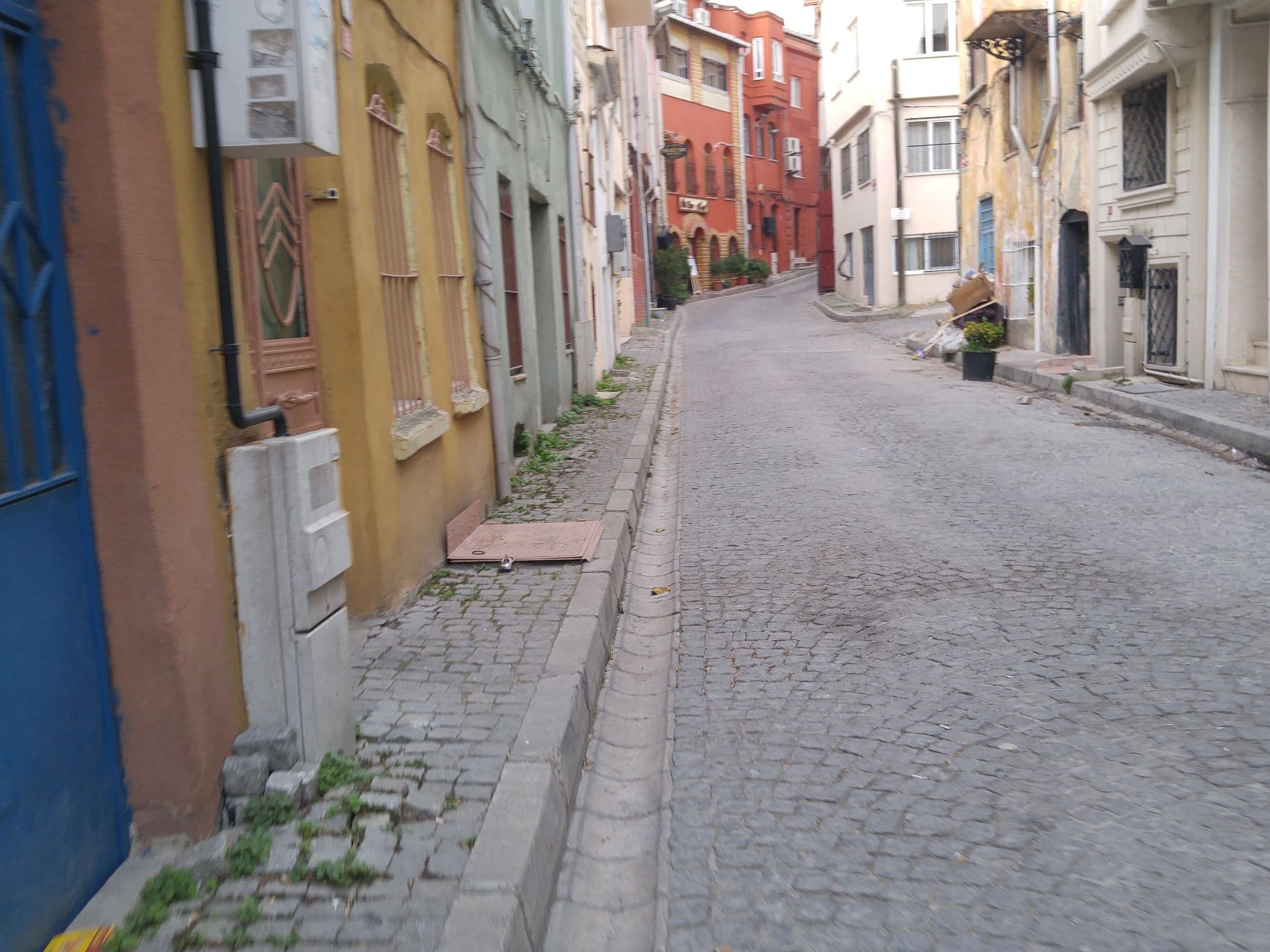 Street view near Pine Stone Apart Hotel Sultanahmet, Sultanahmet — © eneerhut (CC BY-SA · Mapillary)