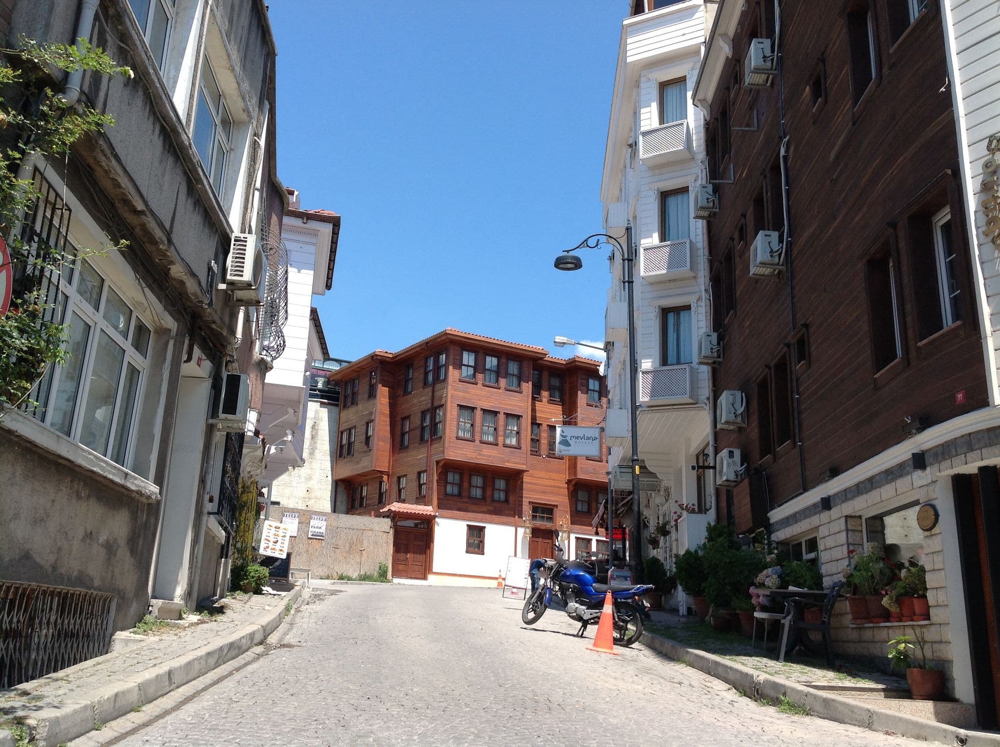 Street view near Agora Boutique Hotel and Bistro, Sultanahmet — © omarsansi (CC BY-SA · Mapillary)