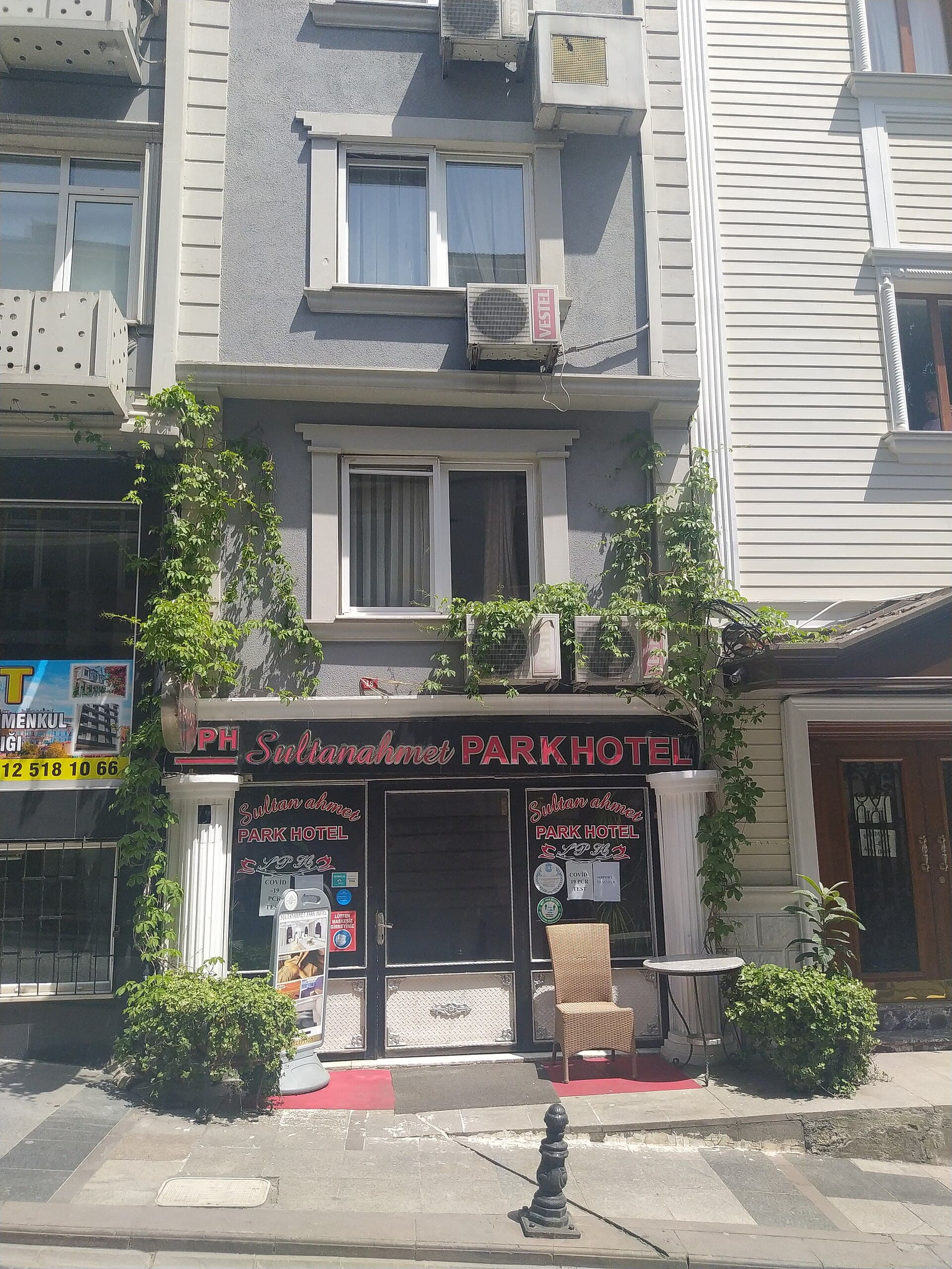 Sultanahmet park otel (via Wikimedia Commons, CC0)