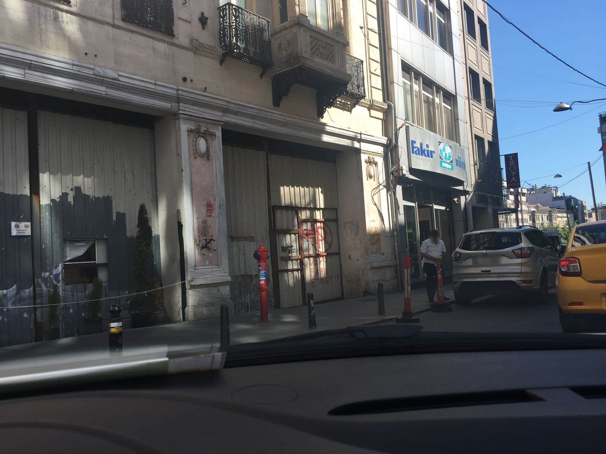 Street view near Troya Hotel, Eminönü — © myusufuyan (CC BY-SA · Mapillary)