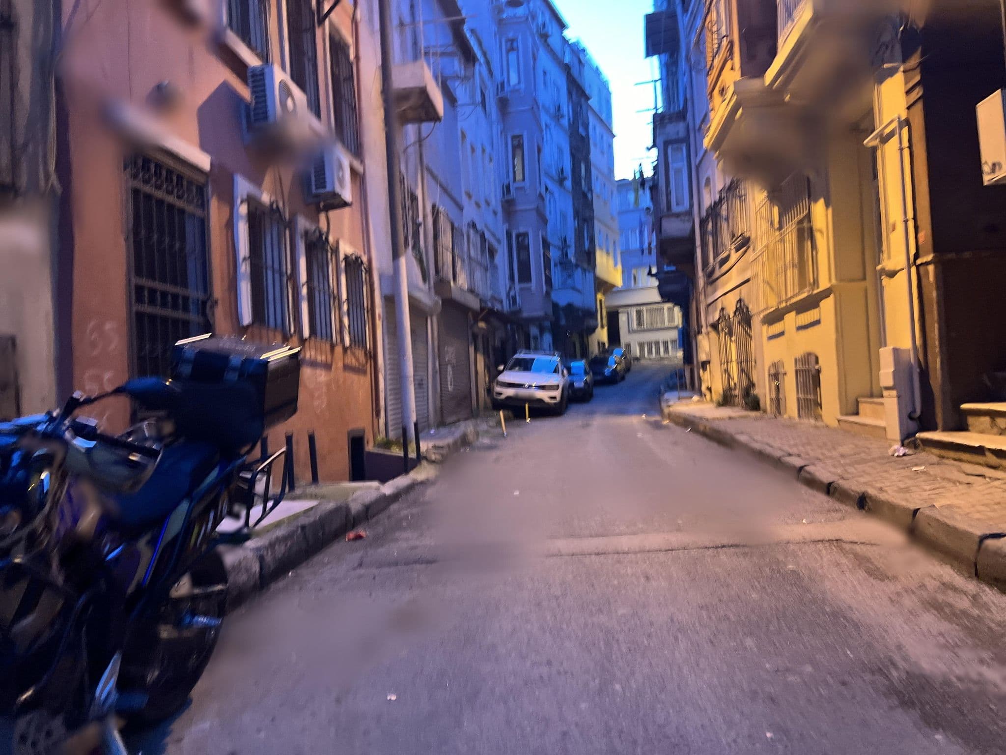 Street view near Princessapart, Eminönü — © shogohirasawa (CC BY-SA · Mapillary)