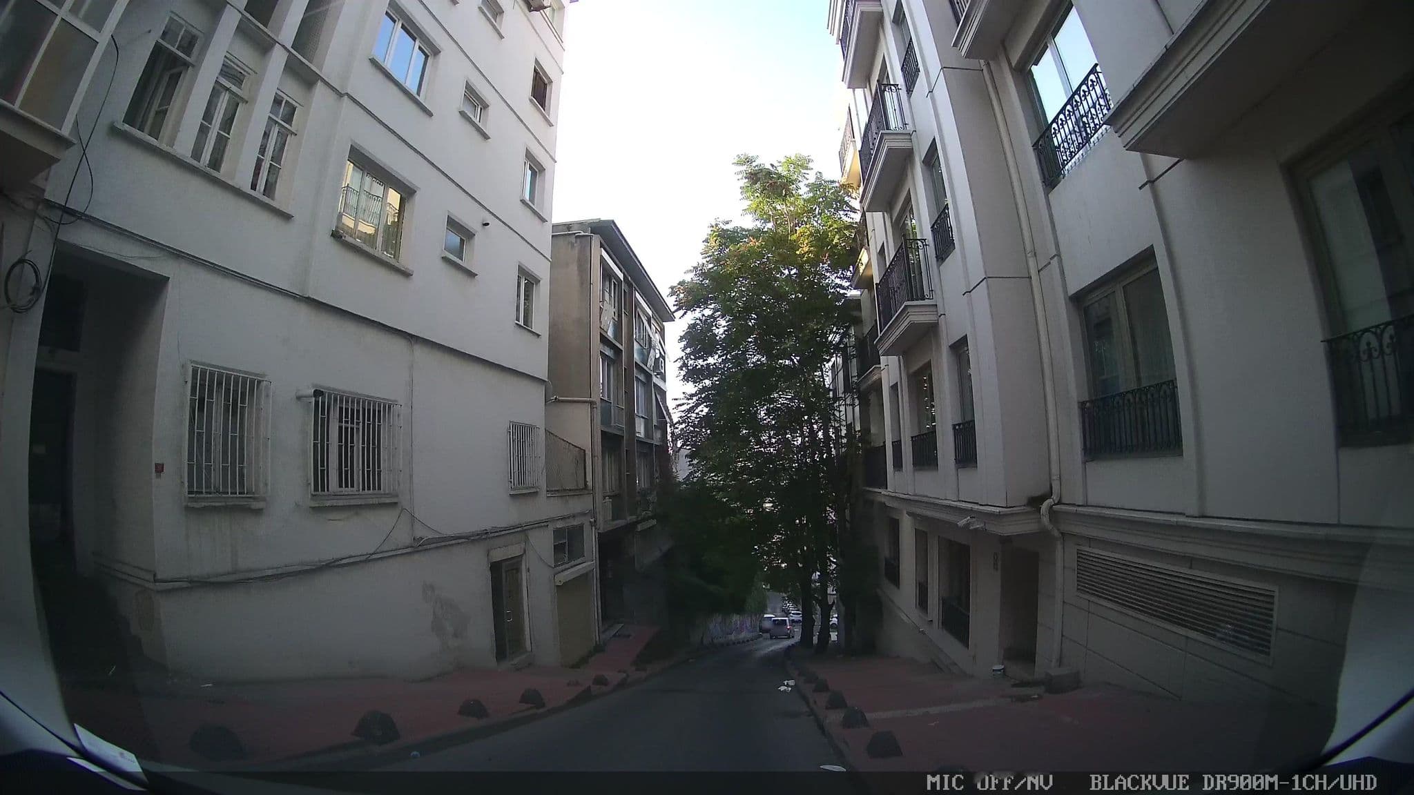 Street view near park prestij suitleri, Eminönü — © asturksever (CC BY-SA · Mapillary)