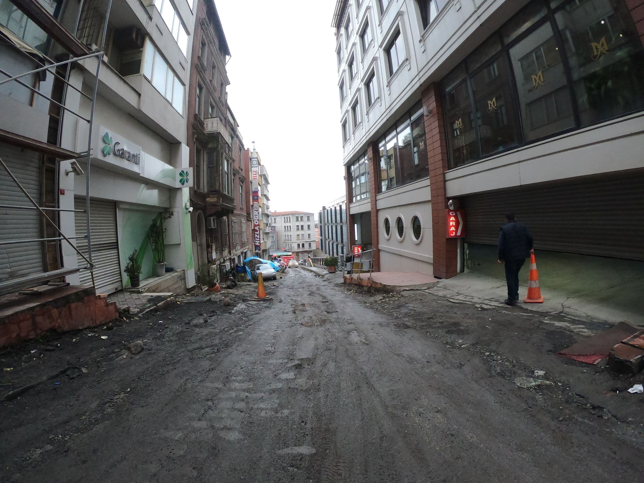 Street view near ICSC Marketing Conference 2011, Eminönü — © chrisbeddow (CC BY-SA · Mapillary)
