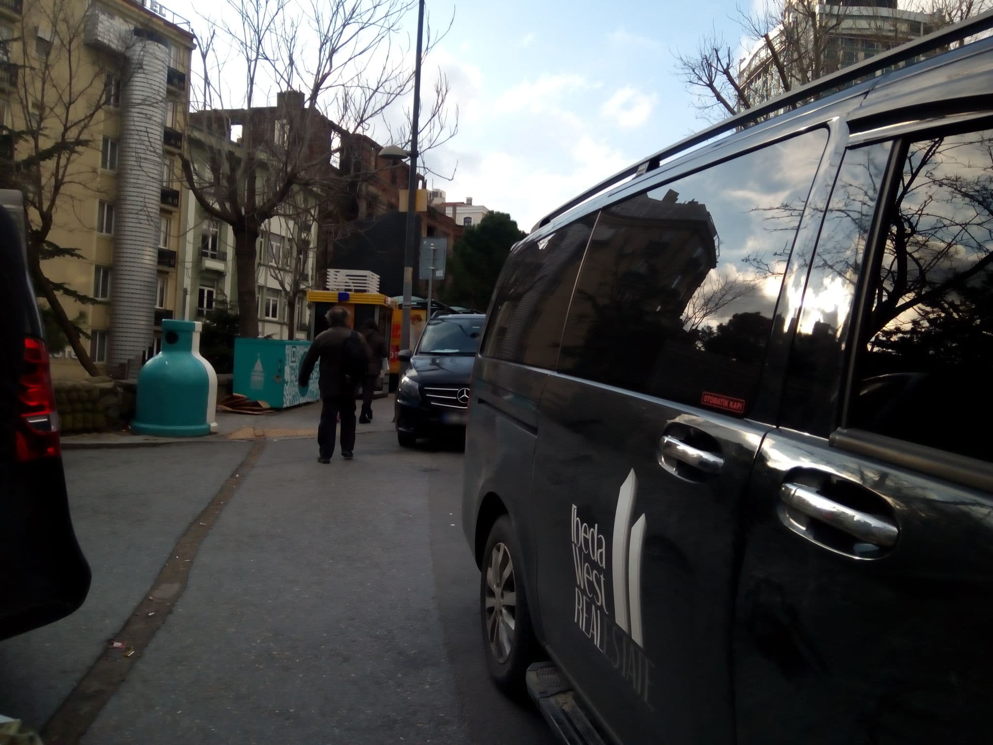 Street view near Nisa Sultan, Eminönü — © asefakcby (CC BY-SA · Mapillary)