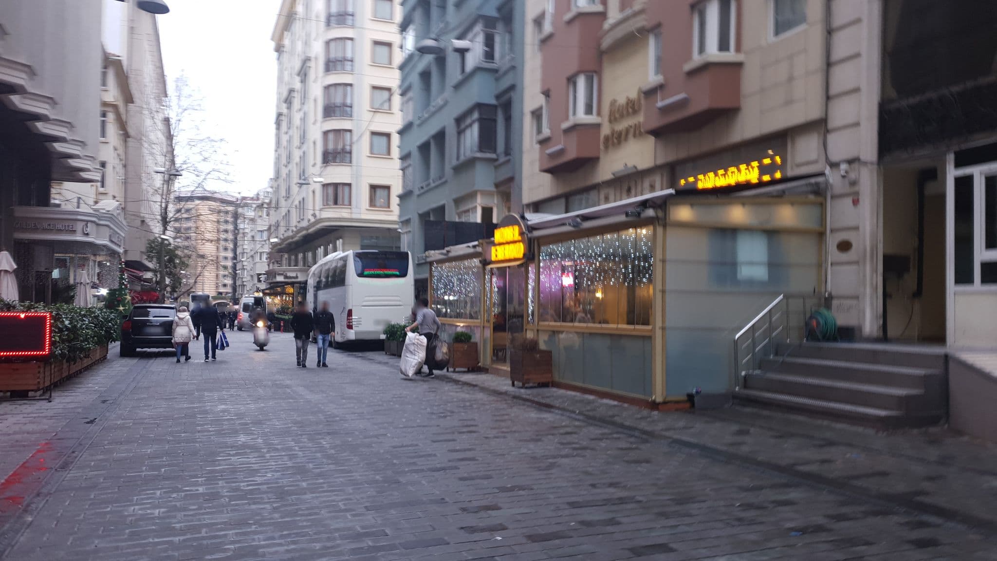 Street view near Kahvalti Salonu, Şişli — © nkirkowa (CC BY-SA · Mapillary)