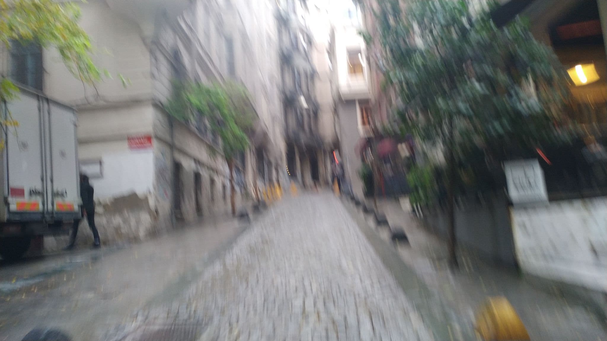 Street view near peraneuf, Eminönü — © uzungo (CC BY-SA · Mapillary)
