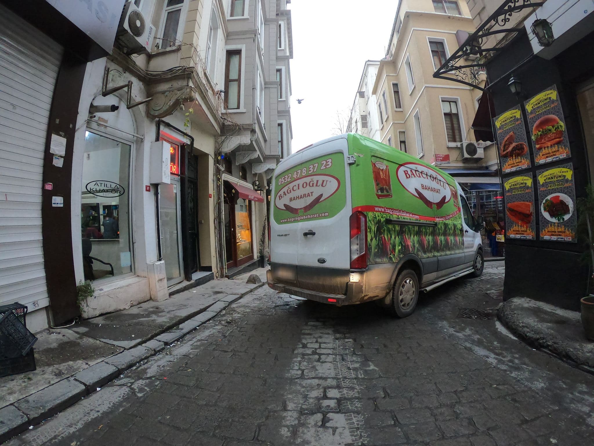Street view near Platinn Hotel, Eminönü — © chrisbeddow (CC BY-SA · Mapillary)