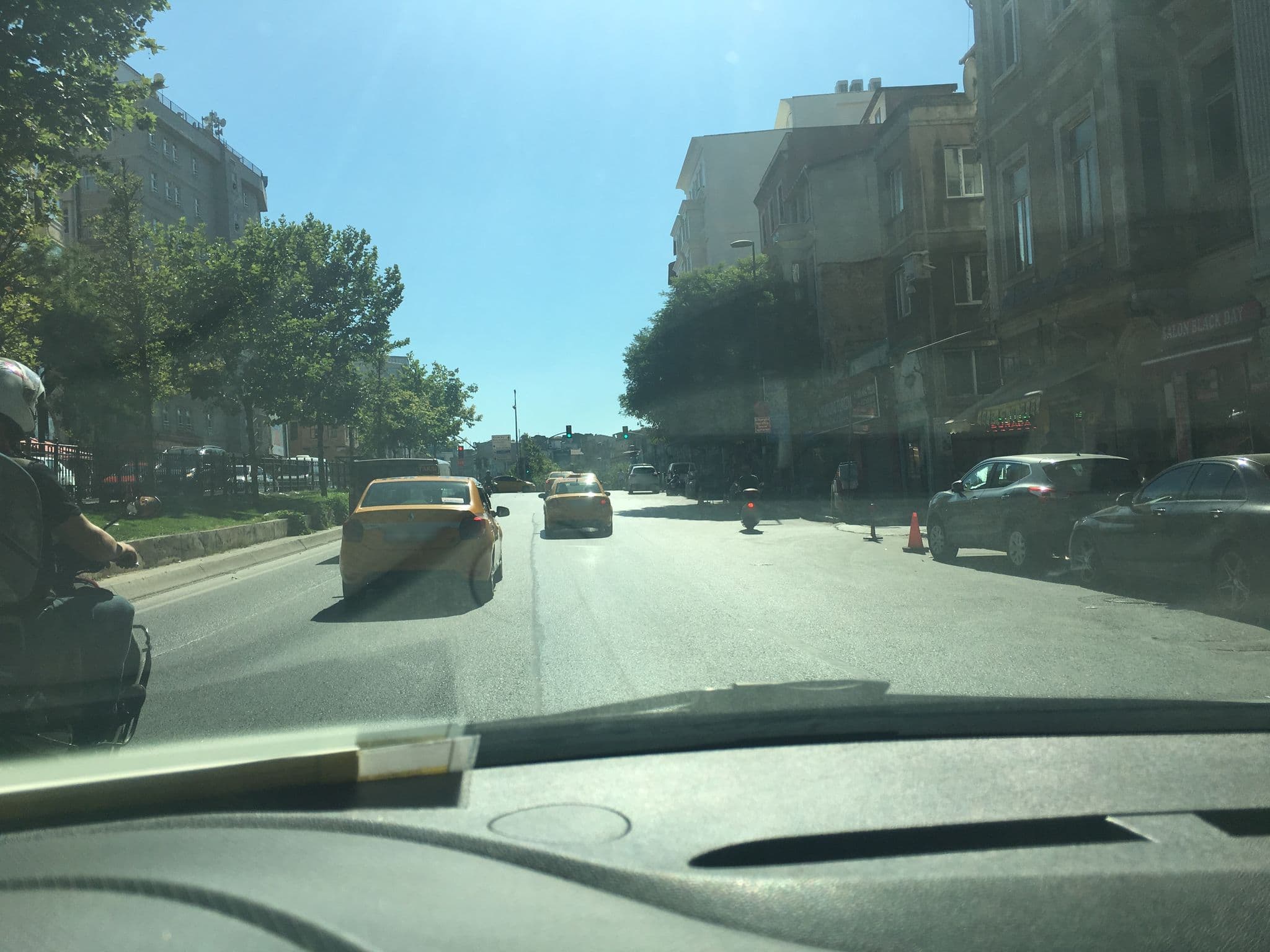 Street view near Napolyon Hotel, Eminönü — © myusufuyan (CC BY-SA · Mapillary)