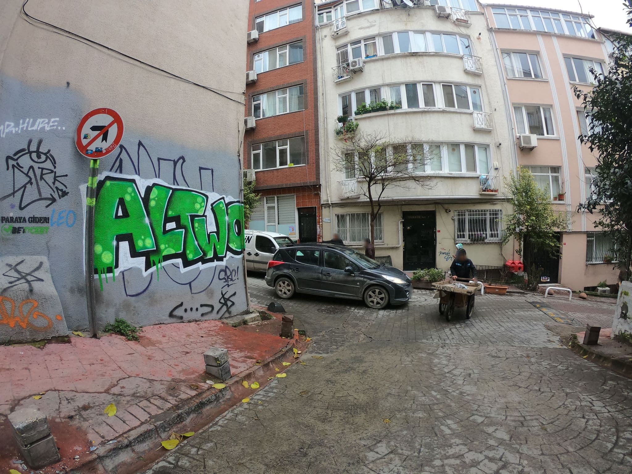 Street view near CihangirHouse, Eminönü — © chrisbeddow (CC BY-SA · Mapillary)